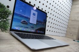 Apple MacBook Air 13” (2020, M1) – Megkímélt, pehelykönnyű és villámgyors, akár 15 óra üzemidő – 8 GB RAM – 256 GB SSD – 3 hónap garancia