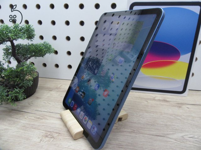 Apple iPad (10. gen) – 64 GB – 10,9” Liquid Retina, USB-C, Touch ID – Használt, karcmentes – 3 hónap garancia