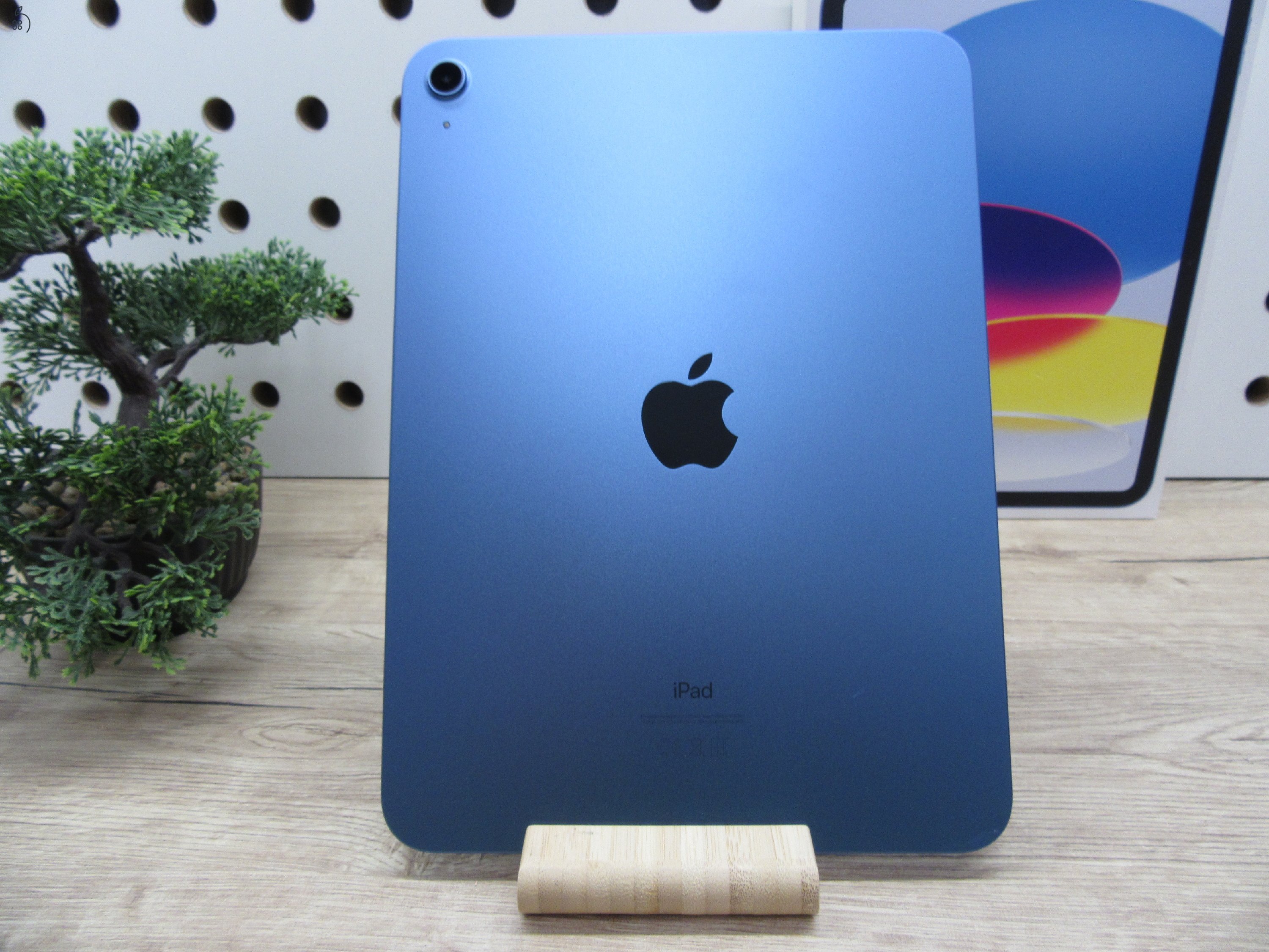 Apple iPad (10. gen) – 64 GB – 10,9” Liquid Retina, USB-C, Touch ID – Használt, karcmentes – 3 hónap garancia