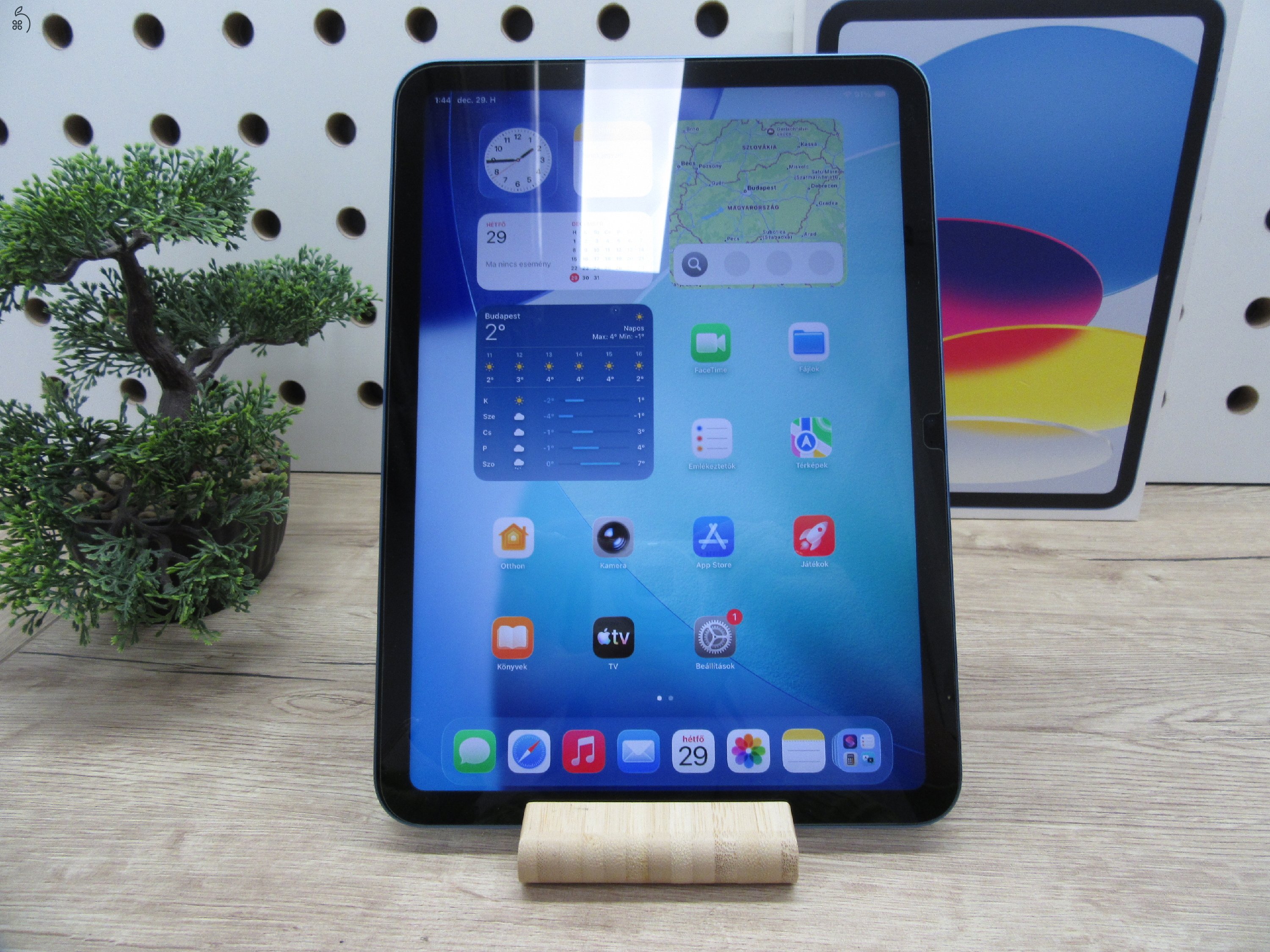 Apple iPad (10. gen) – 64 GB – 10,9” Liquid Retina, USB-C, Touch ID – Használt, karcmentes – 3 hónap garancia