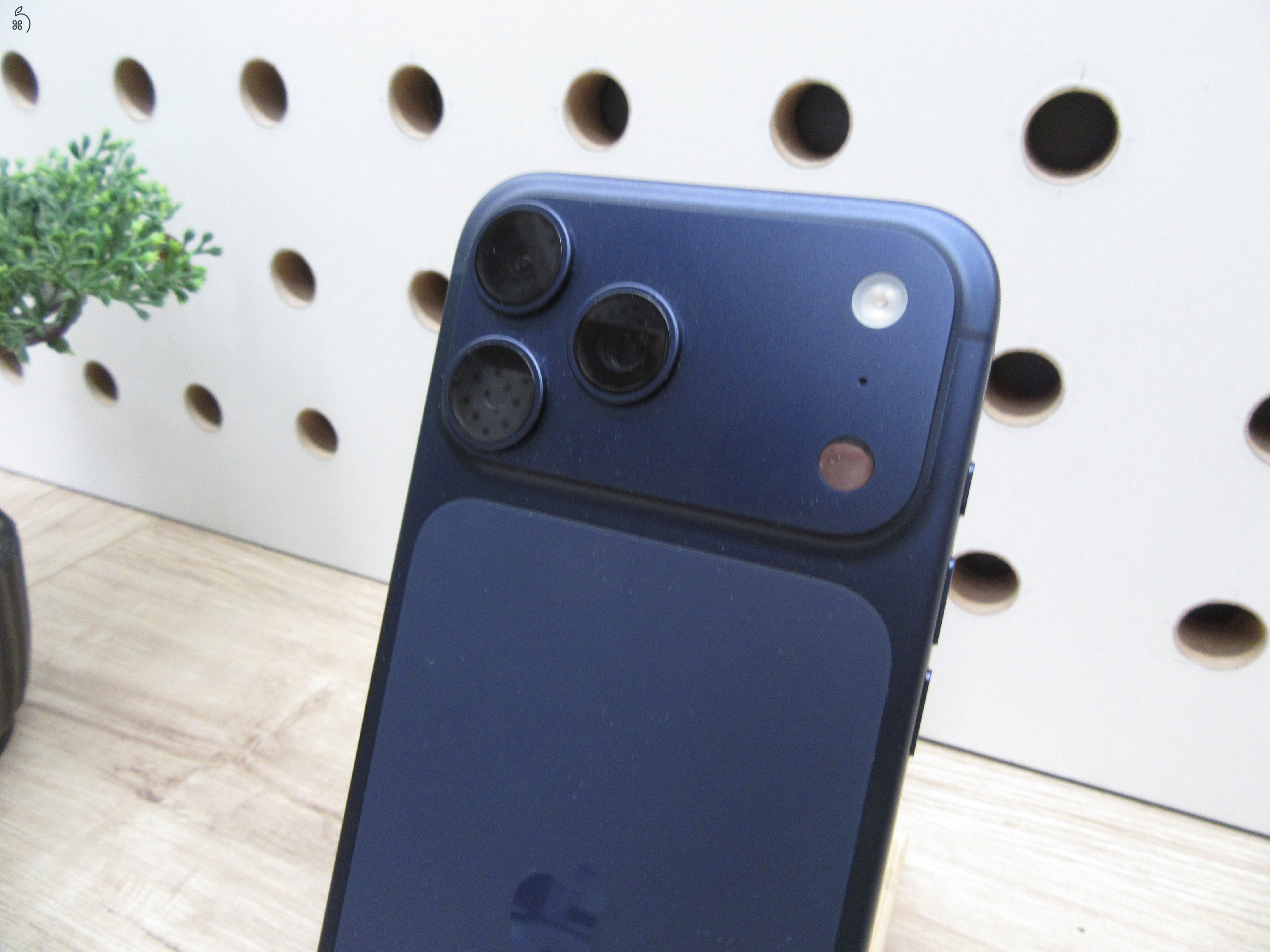 Apple iPhone 17 Pro Max – 256 GB – Max kijelző, Pro teljesítmény, prémium élmény – Használt, karcmentes – 100% akku (32 ciklus) – Apple garancia 2026.11.27-ig