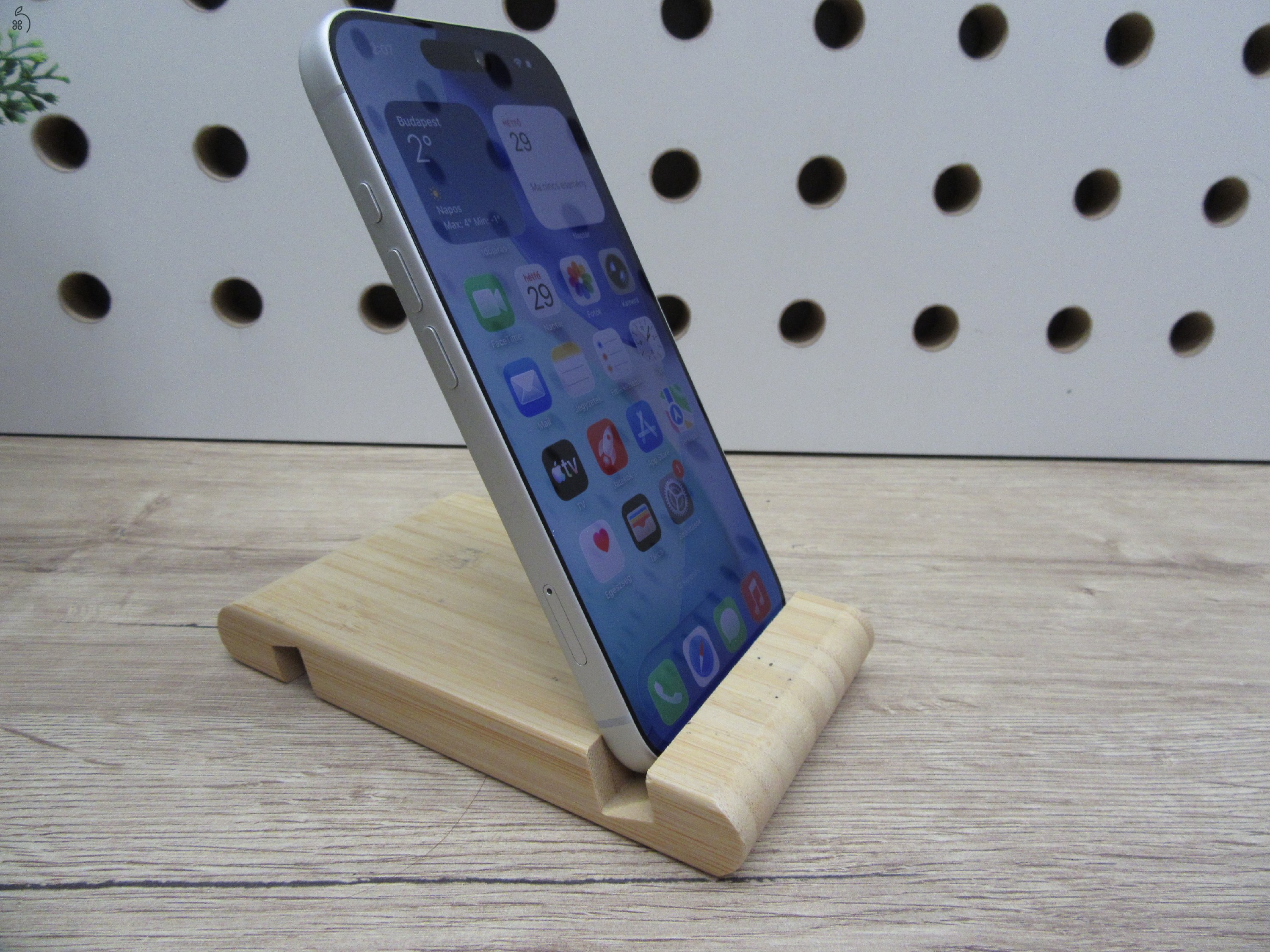 Apple iPhone 17 Pro – Silver – Szinte új élmény: 3 ciklus / 100% akku, prémium Pro kamera + villámgyors rendszer – 256 GB – Használt, újszerű – Garanciás 2026.12.18-ig