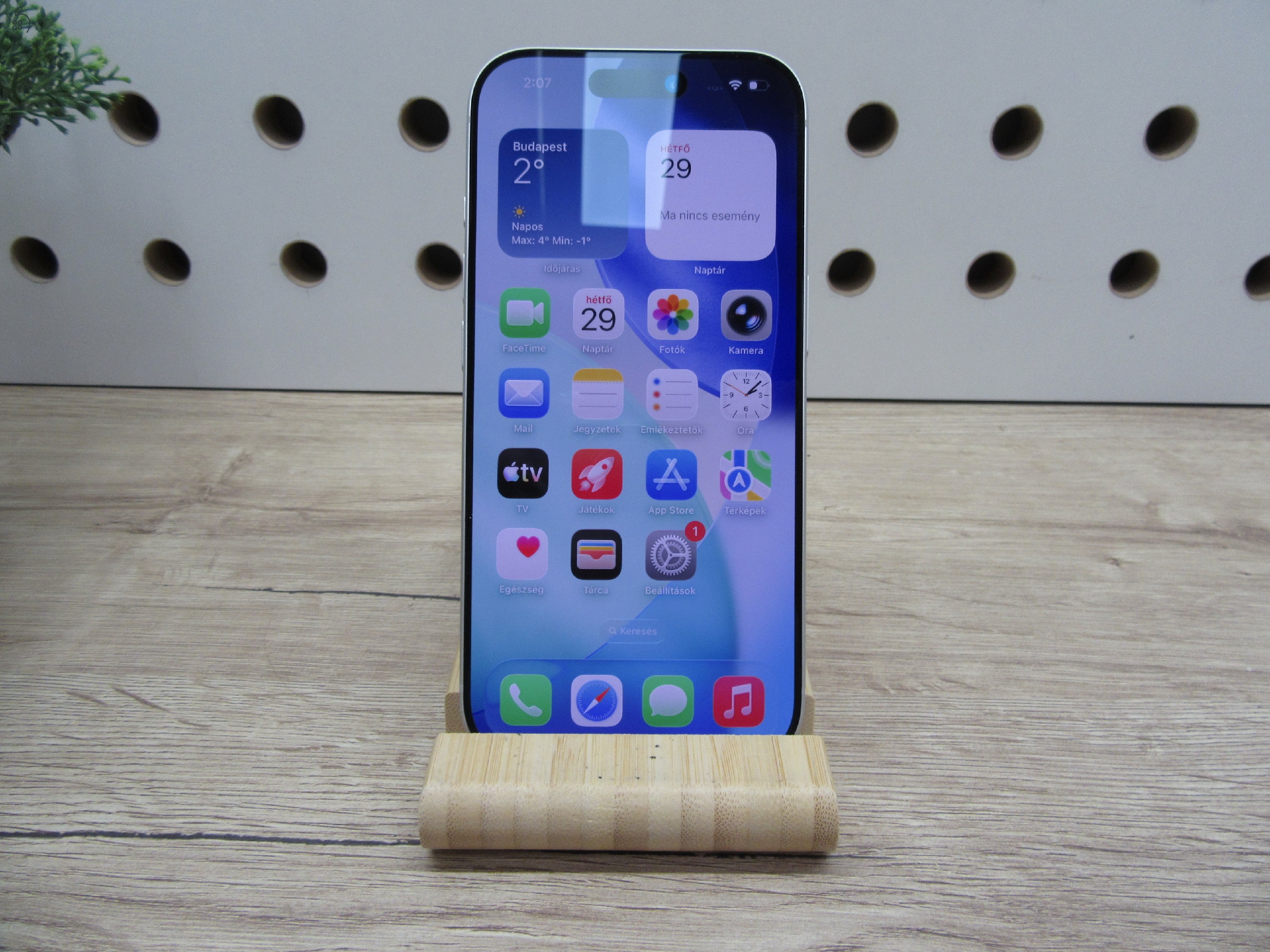 Apple iPhone 17 Pro – Silver – Szinte új élmény: 3 ciklus / 100% akku, prémium Pro kamera + villámgyors rendszer – 256 GB – Használt, újszerű – Garanciás 2026.12.18-ig