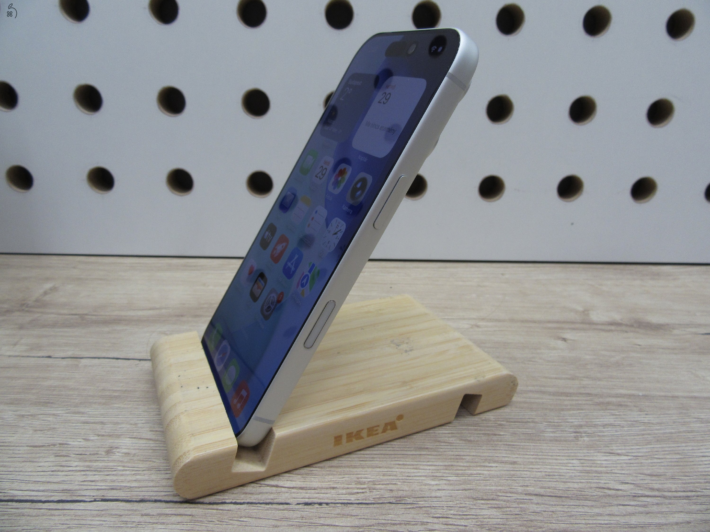 Apple iPhone 17 Pro – Silver – Szinte új élmény: 3 ciklus / 100% akku, prémium Pro kamera + villámgyors rendszer – 256 GB – Használt, újszerű – Garanciás 2026.12.18-ig