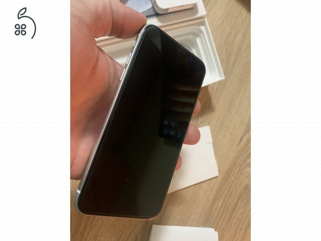 iPhone XR 64 GB fehér - újszerű