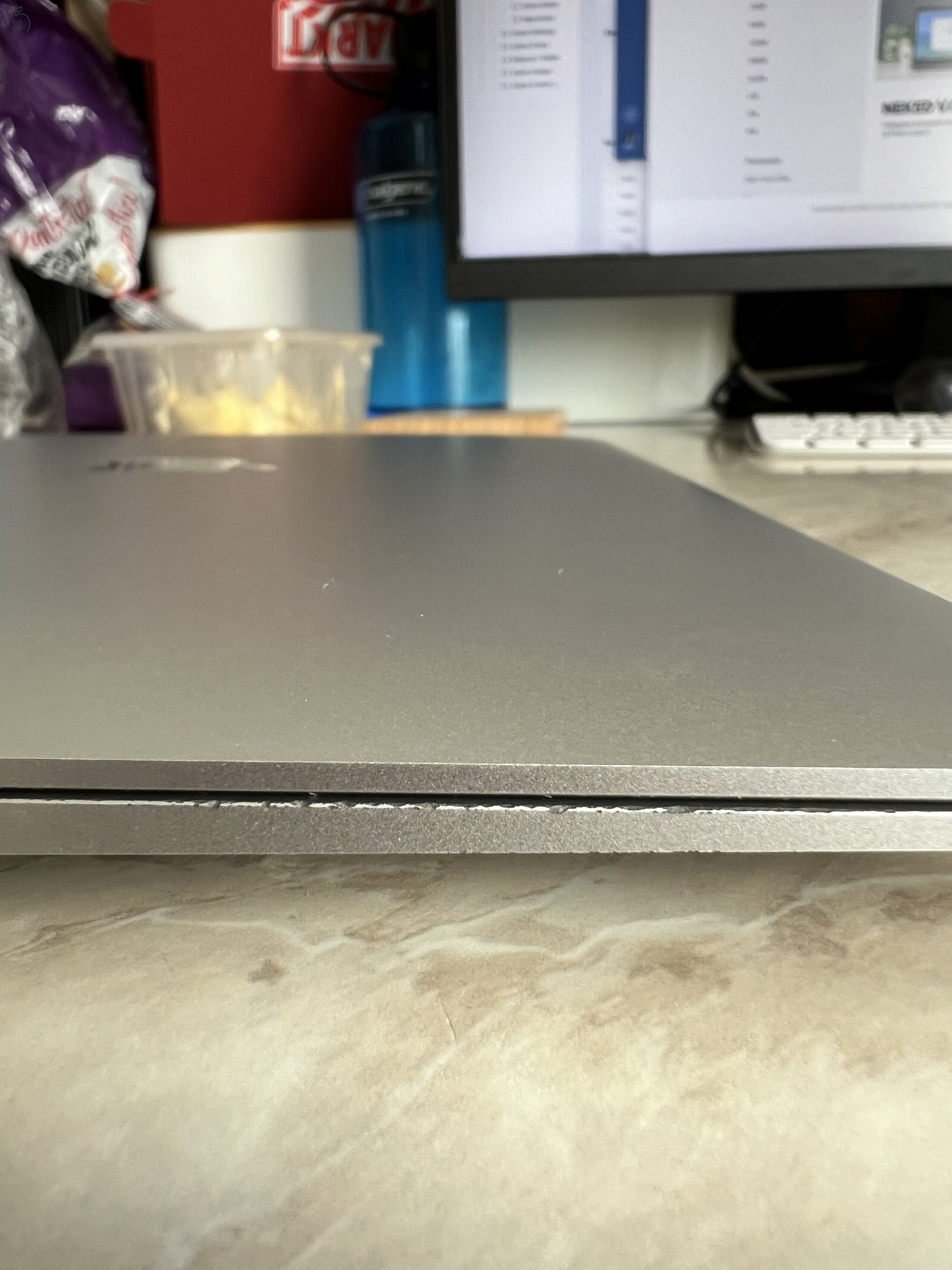 MacBook Air M1 (2020) – 8 GB RAM, 500 GB SSD – működés hibátlan, esztétikai sérülésekkel