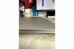 MacBook Air M1 (2020) – 8 GB RAM, 500 GB SSD – működés hibátlan, esztétikai sérülésekkel