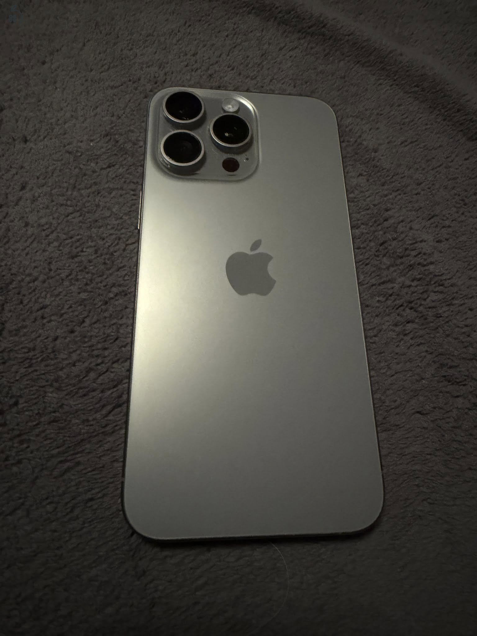 Eladó Iphone 15 Pro max natúr titán 256 Gb