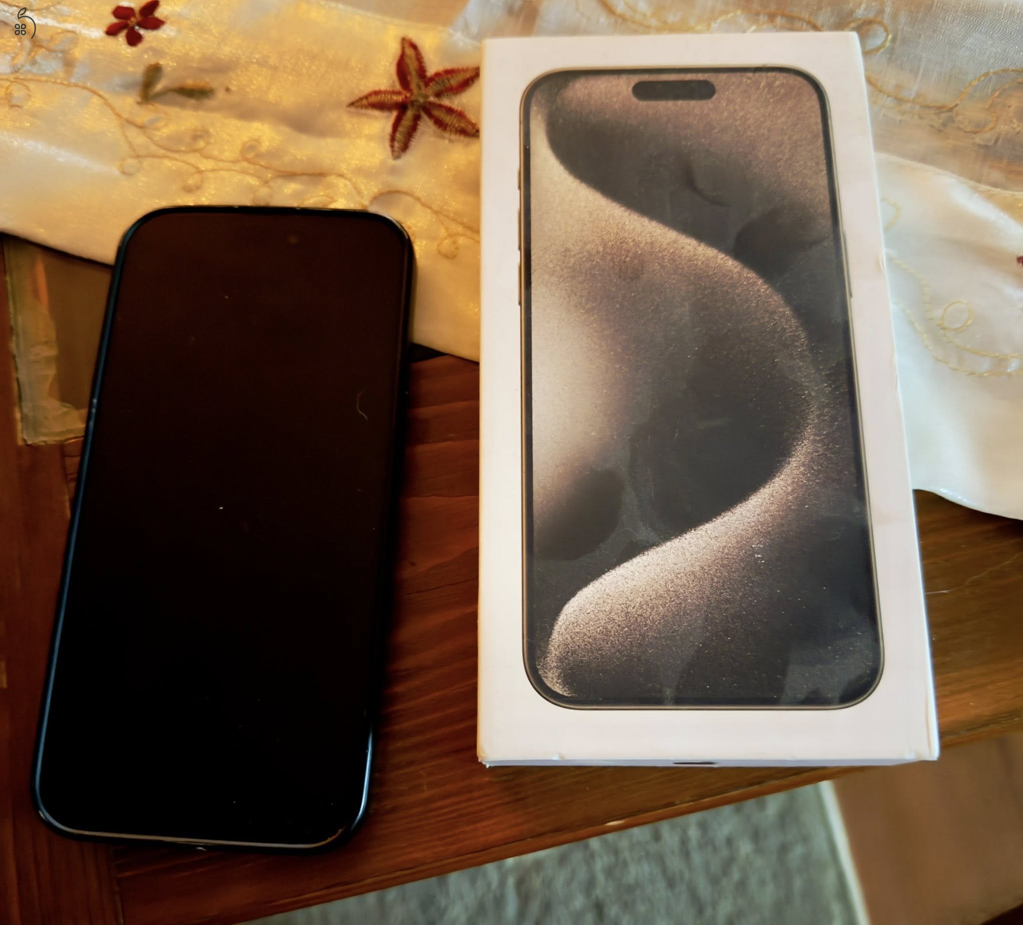 Eladó Iphone 15 Pro max natúr titán 256 Gb