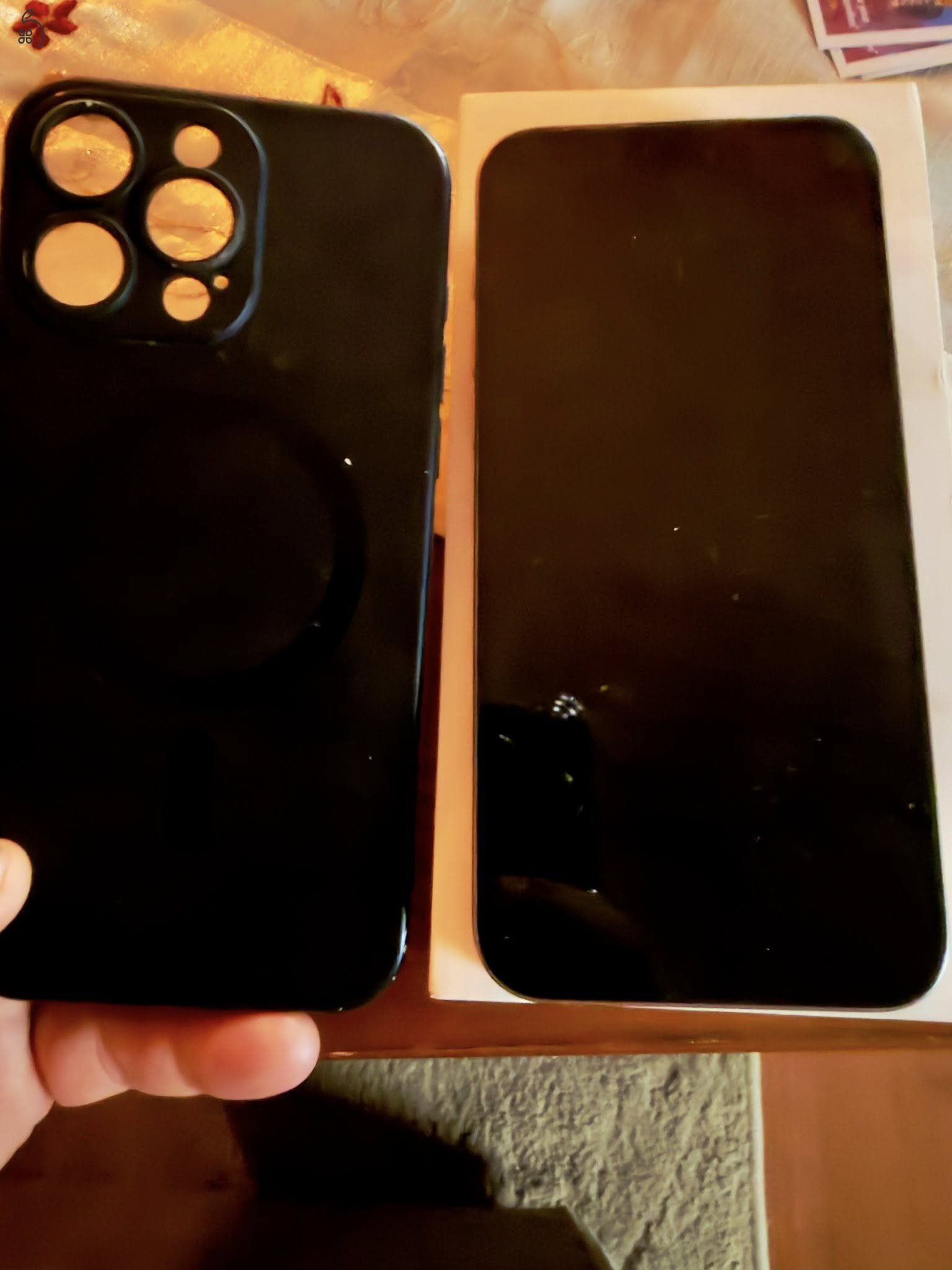 Eladó Iphone 15 Pro max natúr titán 256 Gb