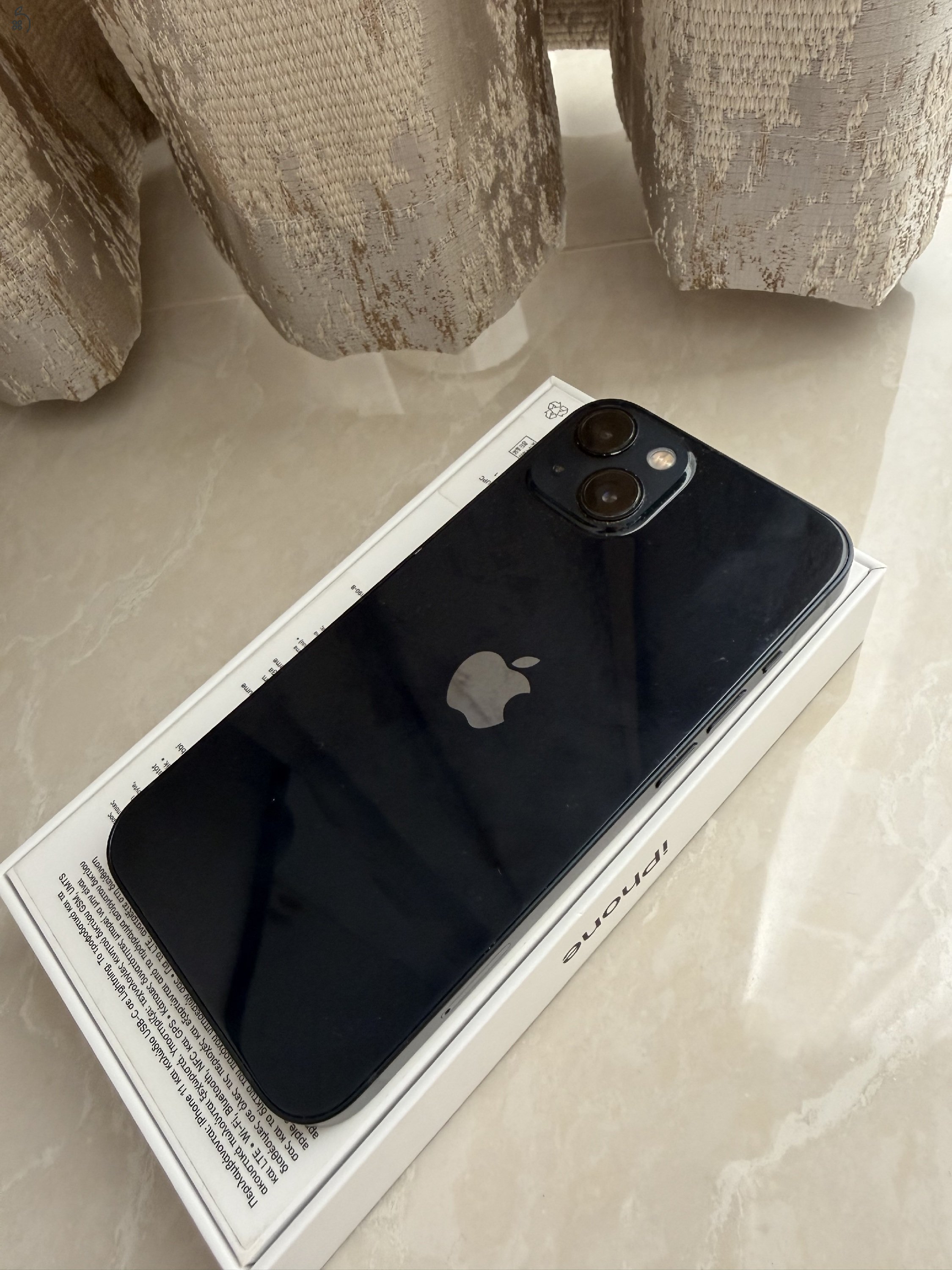 Eladó jó állapotú IPhone 13