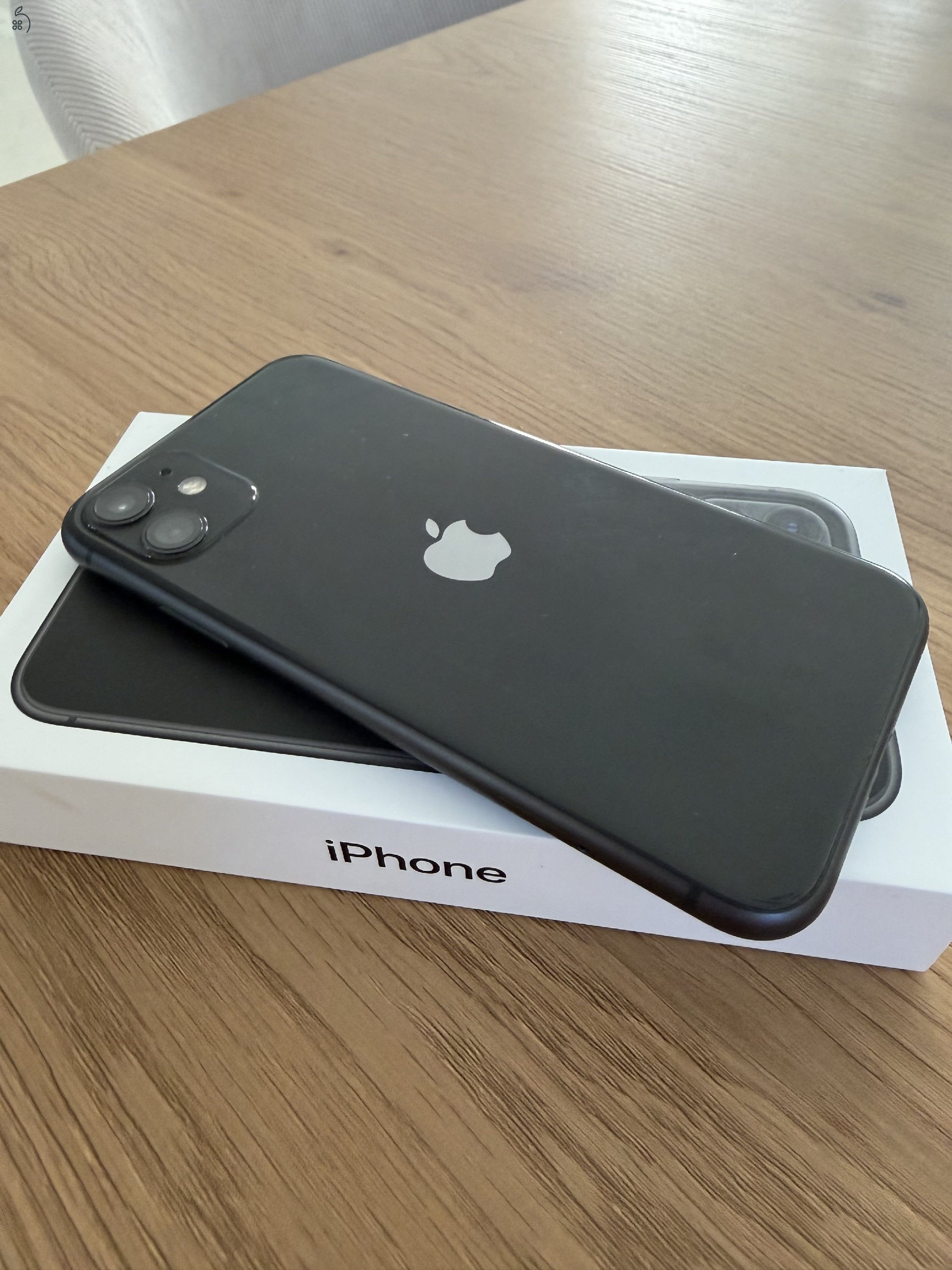 Eladó egy megkímélt állapotú iPhone 11.
