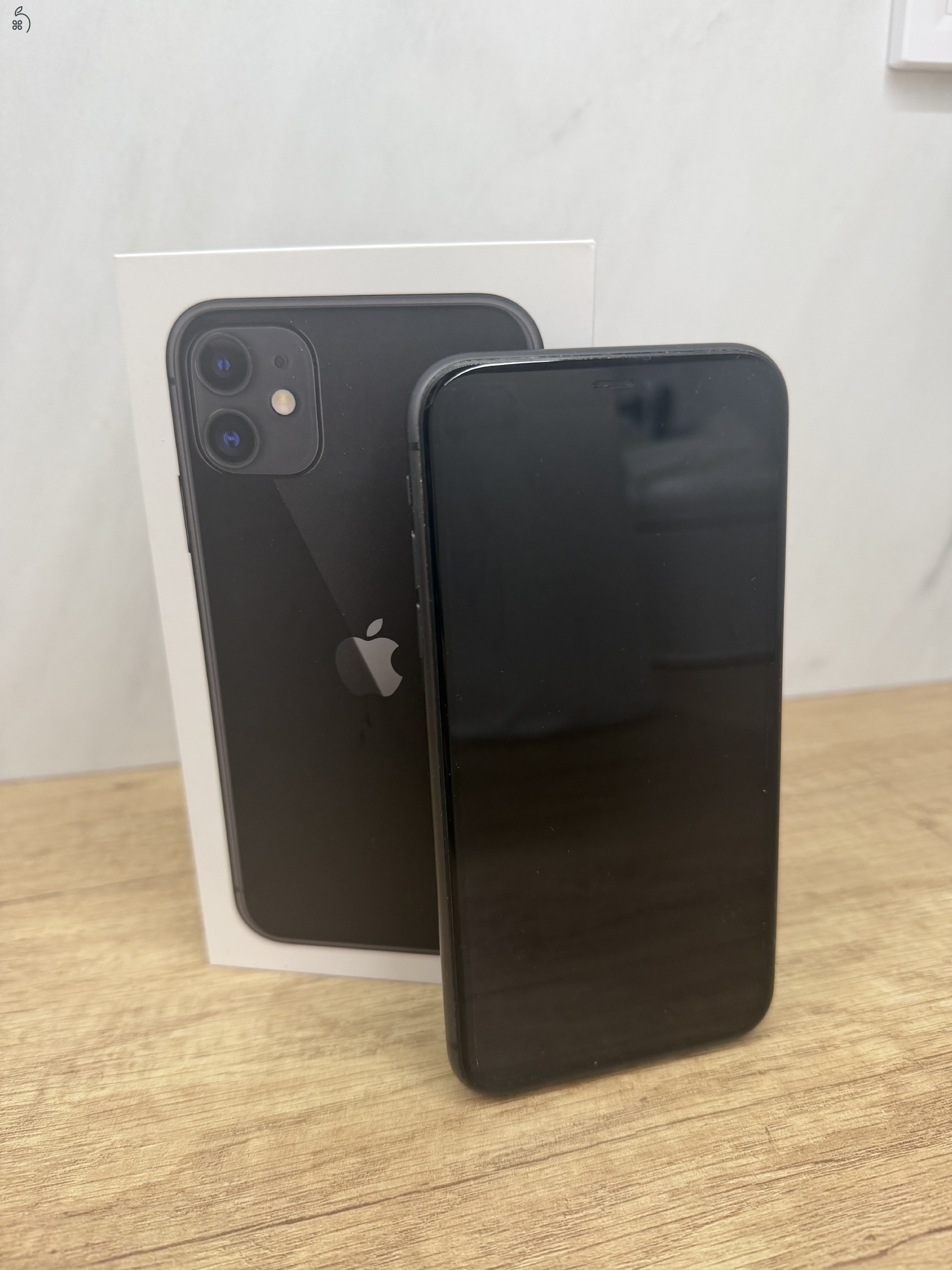 Eladó egy megkímélt állapotú iPhone 11.