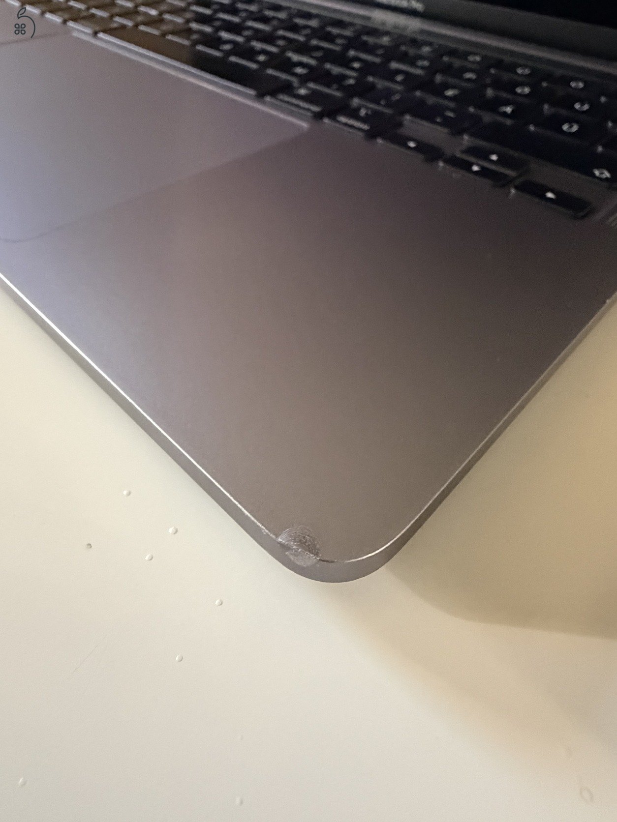 M1 MacBook Pro (2020) touchbar, 8 mag, 8GB RAM, 256 GB SSD, 87% akku