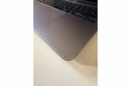 M1 MacBook Pro (2020) touchbar, 8 mag, 8GB RAM, 256 GB SSD, 87% akku