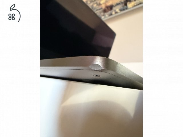 M1 MacBook Pro (2020) touchbar, 8 mag, 8GB RAM, 256 GB SSD, 87% akku