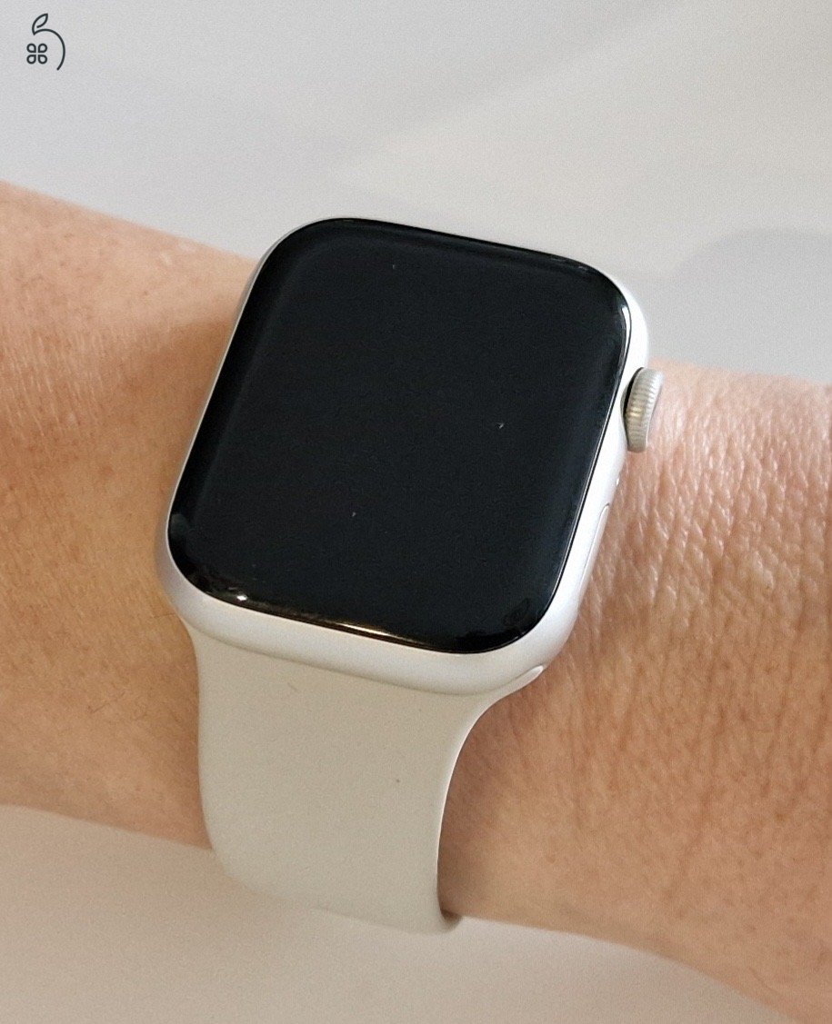 Eladó, használt, kitűnő állapotban lévő Apple Watch Series 7 GPS auminium 45 mm okosórám