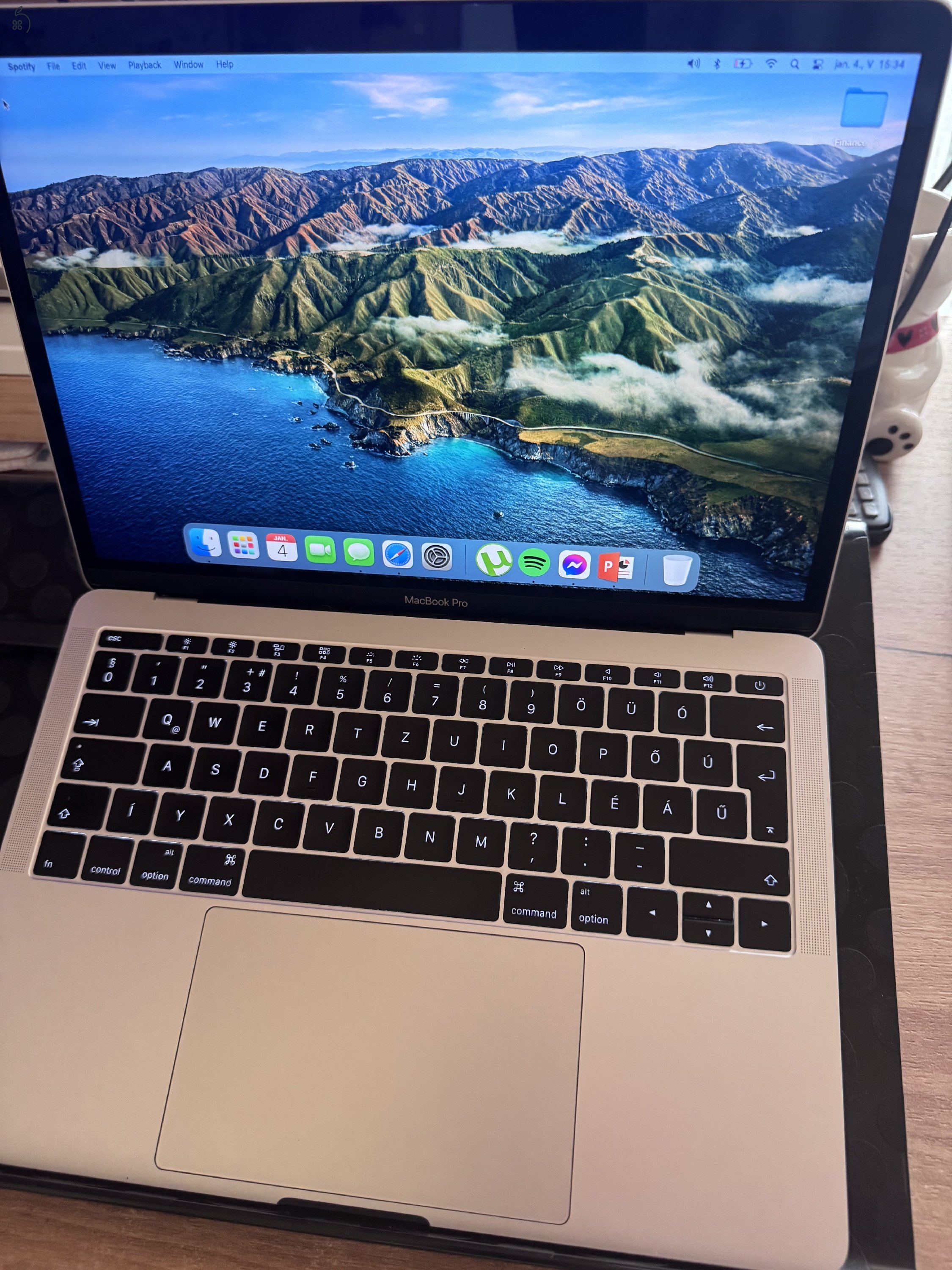 Apple MacBook Pro 13” (2016) – karcmentes, magyar billentyűzet, 8GB RAM