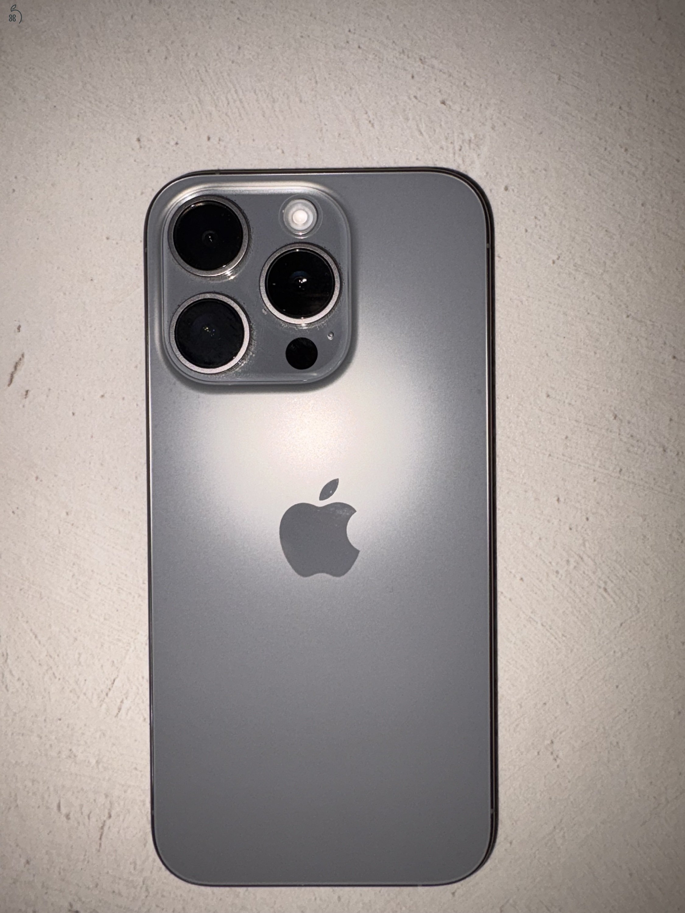 Eladó iPhone 15 pro 128Gb+ Karl lagerfeld tok