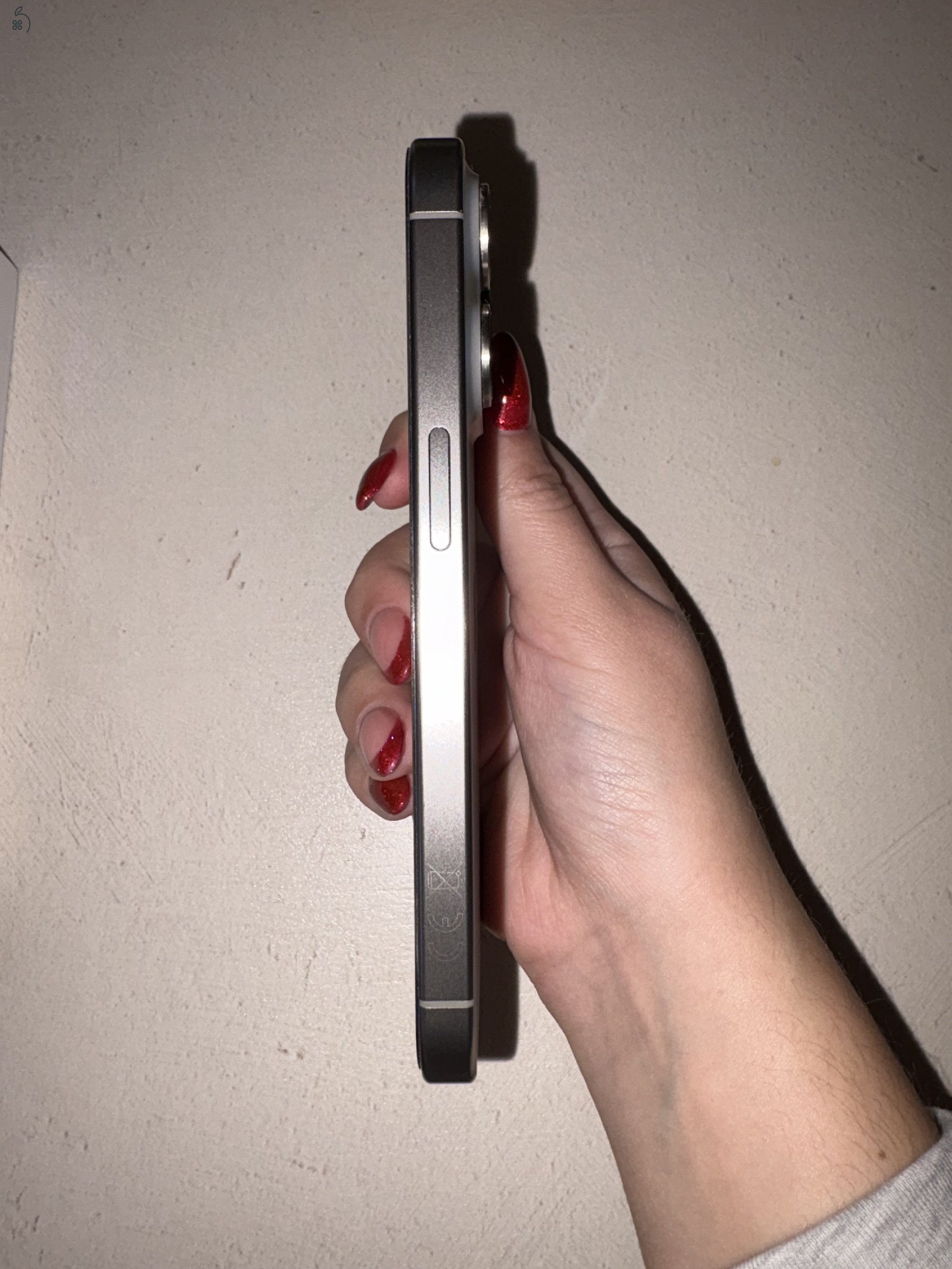 Eladó iPhone 15 pro 128Gb+ Karl lagerfeld tok