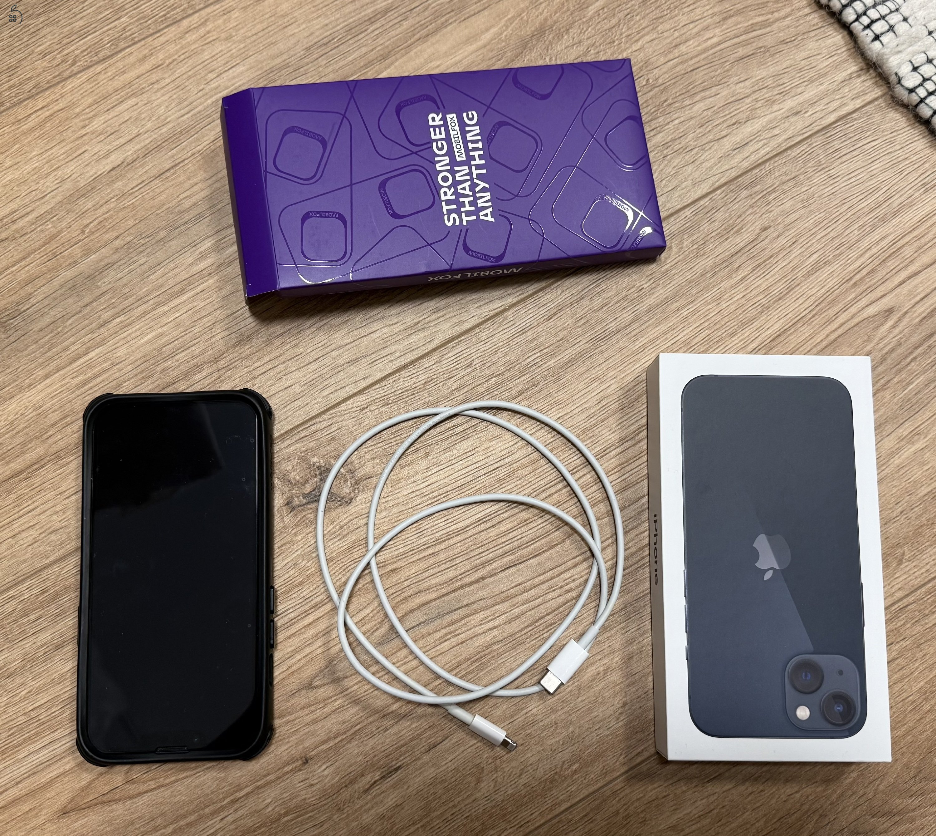 Újszerû 100% aksival apple garanciával ajándék Mobilfox  új üvegfóliával és proshock tokkal elado Iphone 13 128 GB éjfekete telefon