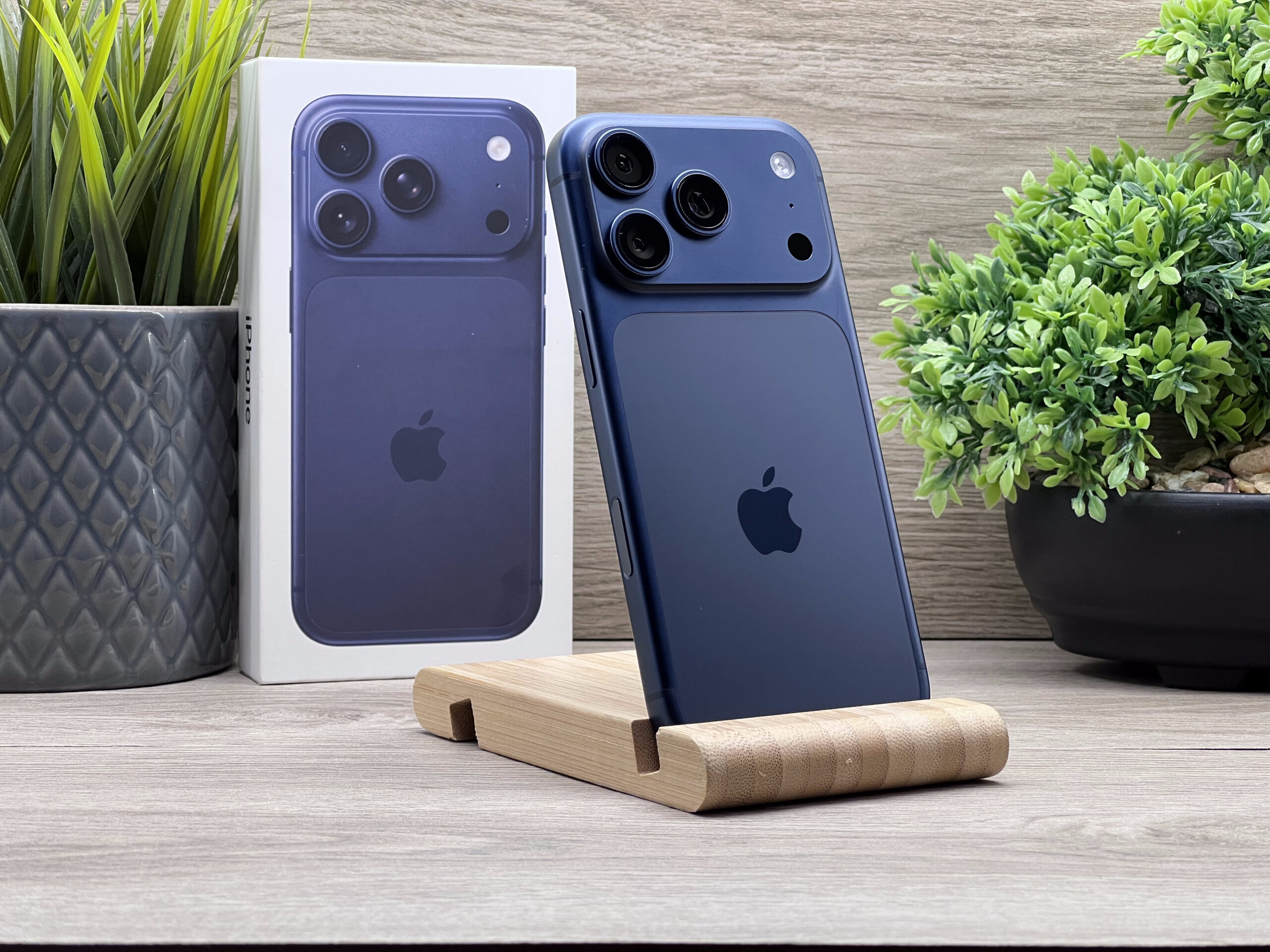 Hibátlan iPhone 17 Pro Deep Blue 256GB 2 ÉV Garanciával Számlával 100% Akku