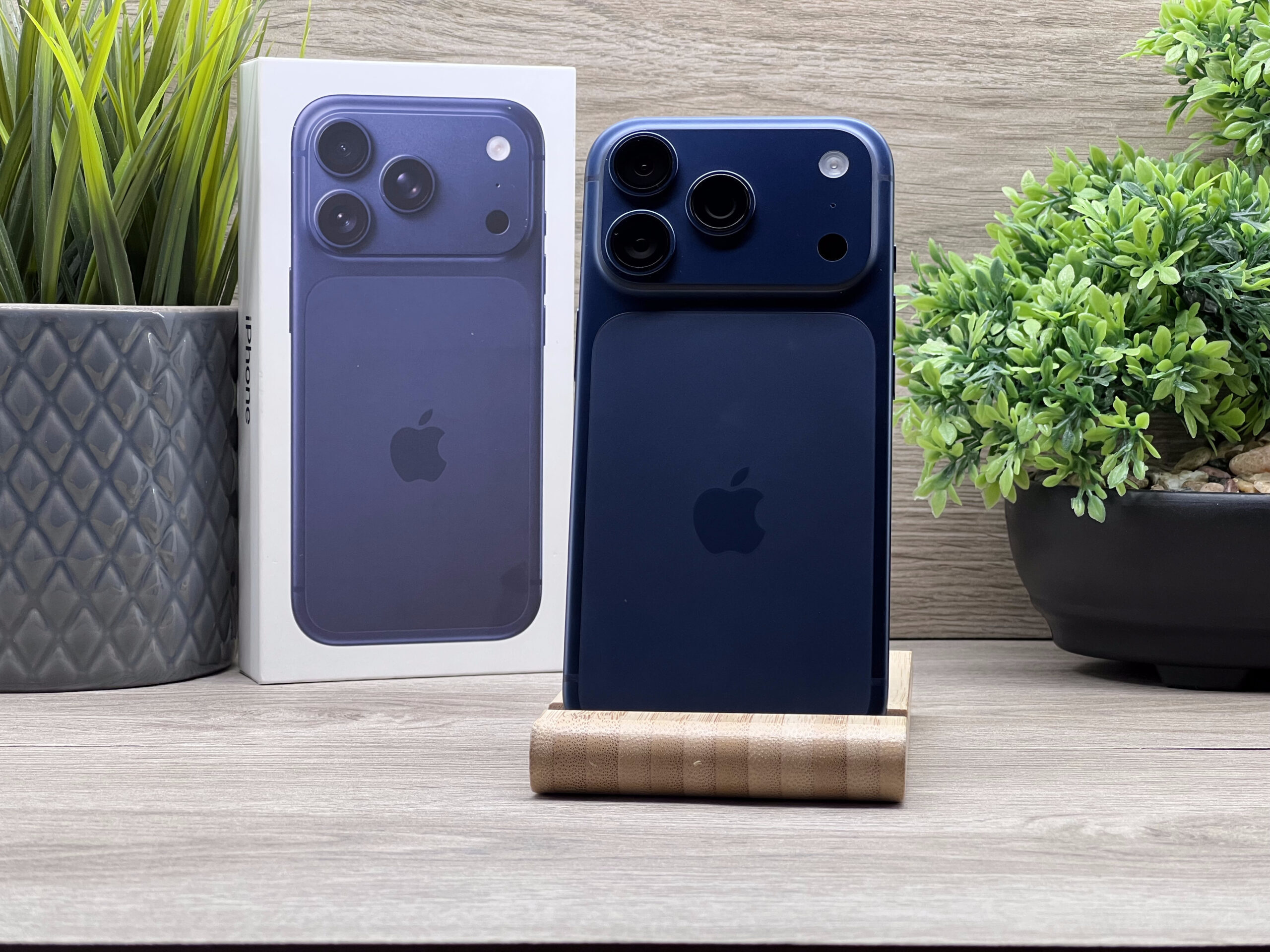 Hibátlan iPhone 17 Pro Deep Blue 256GB 2 ÉV Garanciával Számlával 100% Akku