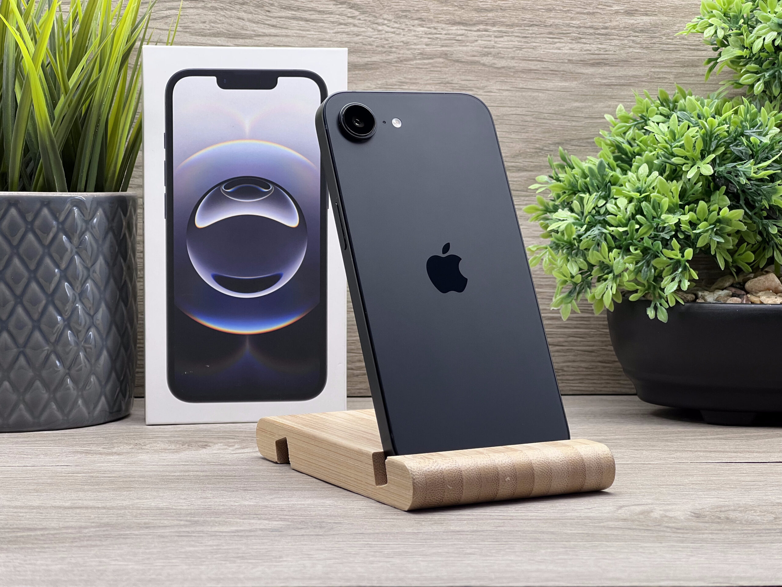 Hibátlan iPhone 16E Black 256GB 2 ÉV Garanciával Számlával 100% Akku