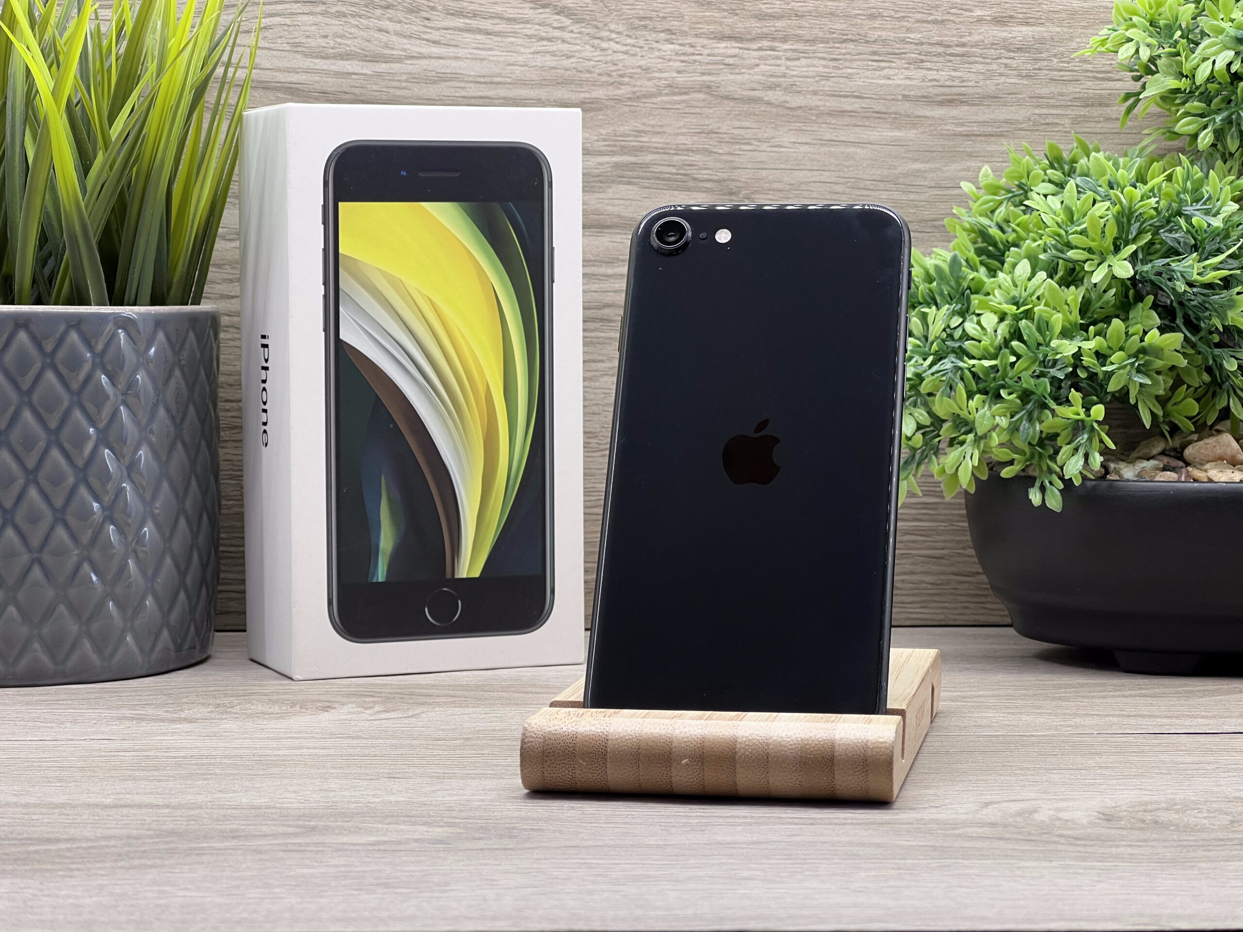 iPhone SE 2020 Black 64GB 2 ÉV Garanciával Számlával 100% Akku