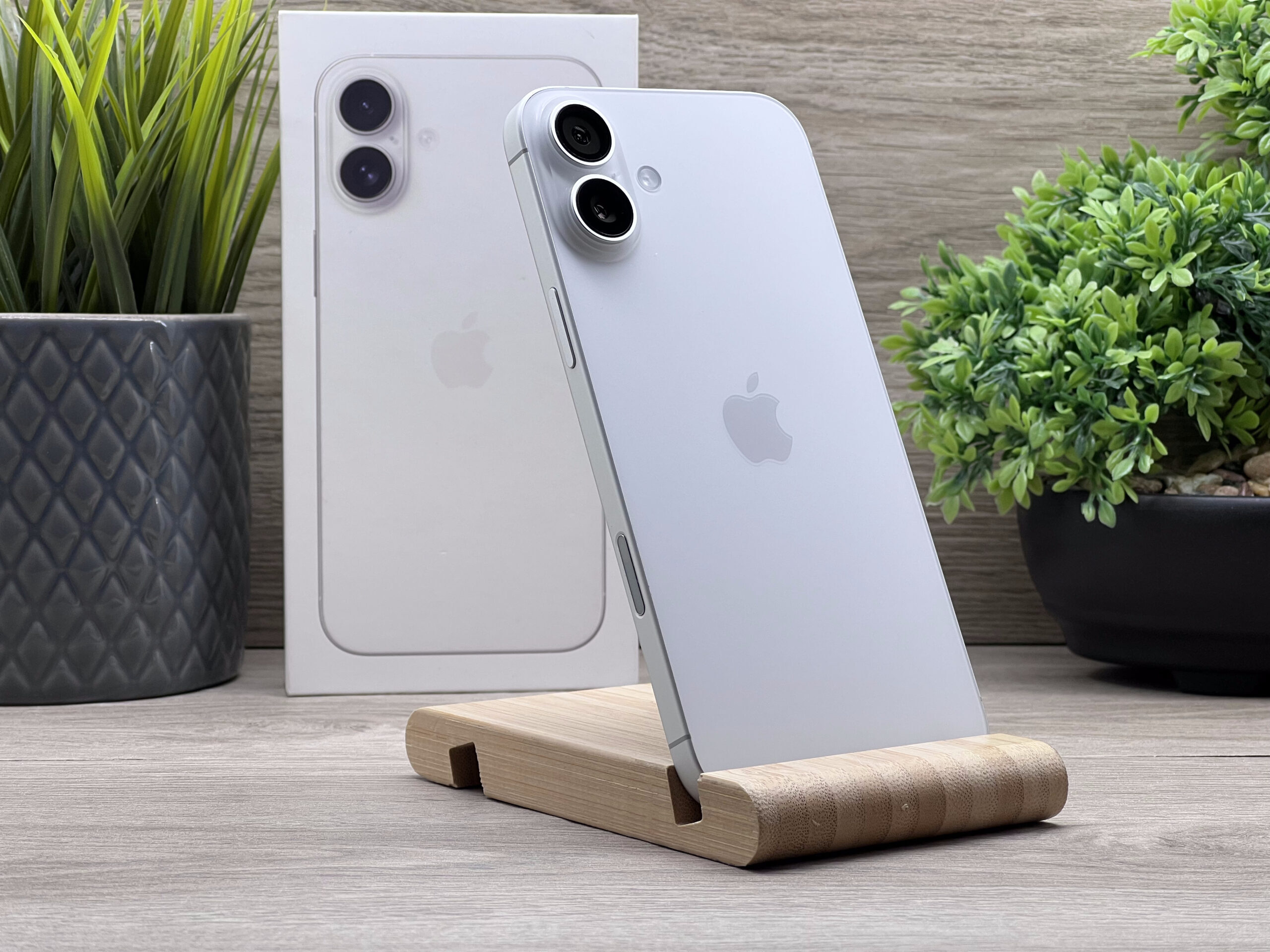 Hibátlan iPhone 16 Plus White 256GB 2 ÉV Garanciával Számlával 100% Akku