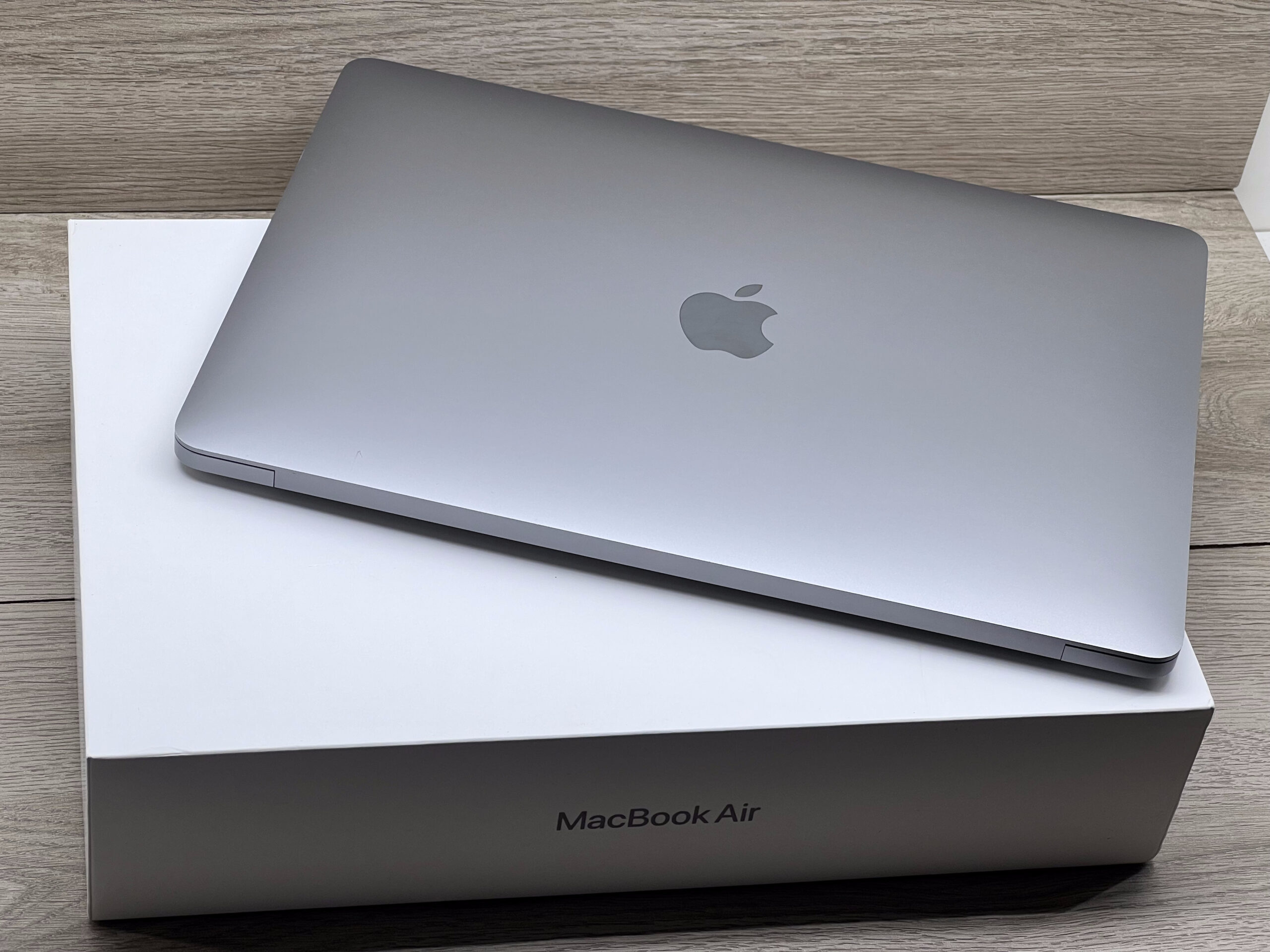 Hibátlan MacBook Air 2020 M1 13” 256GB 2 ÉV Garanciával Számlával 90% Akku