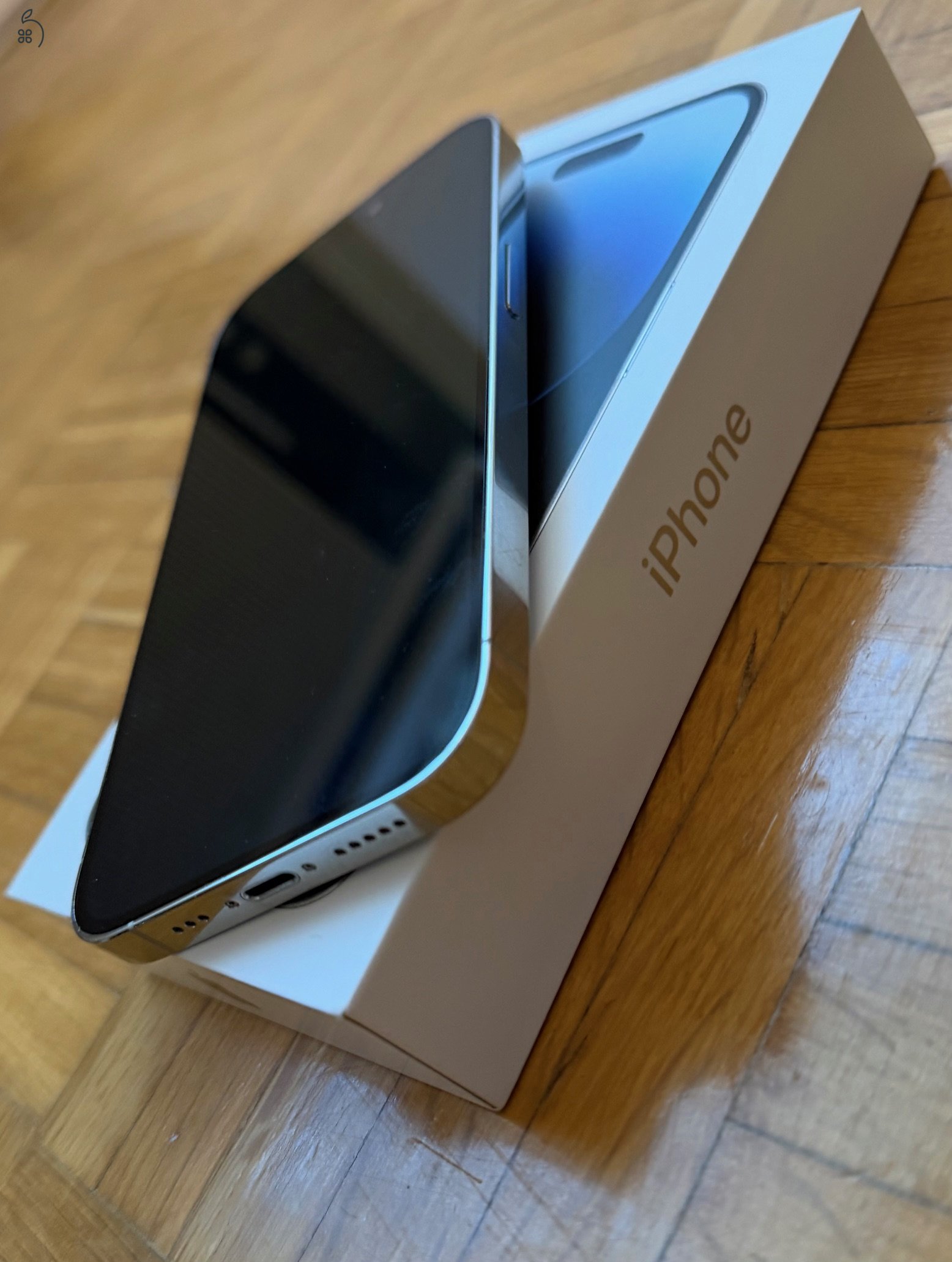 Karcmentes, újszerű iPhone 14 Pro ezüst (silver) + ajándék üvegfólia