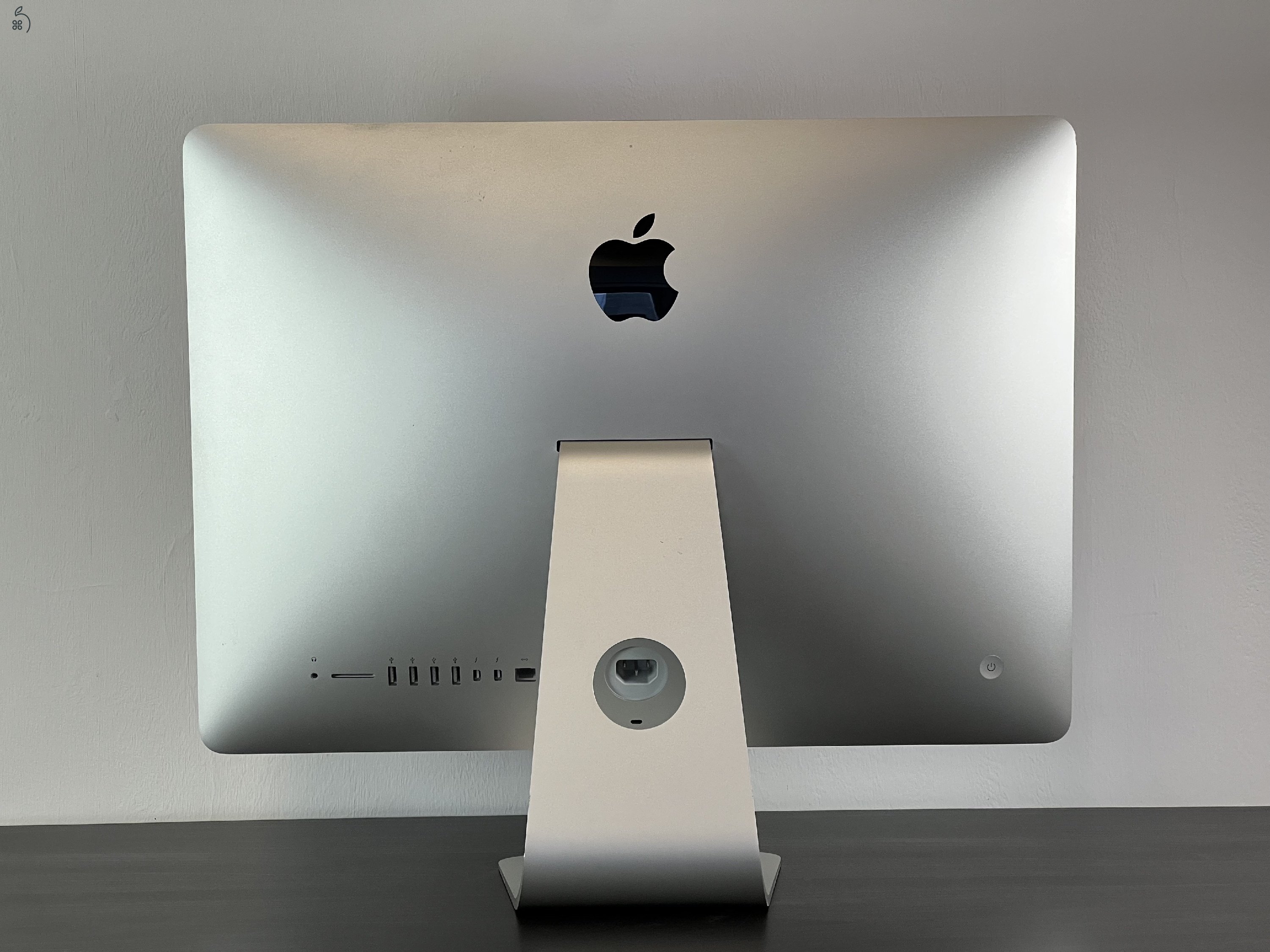 Apple iMac 2015 21.5 i5 3.3 GHz 8GB RAM 480GB SSD 4K