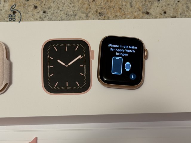 Apple Watch Series 5, 40mm,Cellular, arany színű, tökéletes állapotú, minden eredeti tartozékkal 