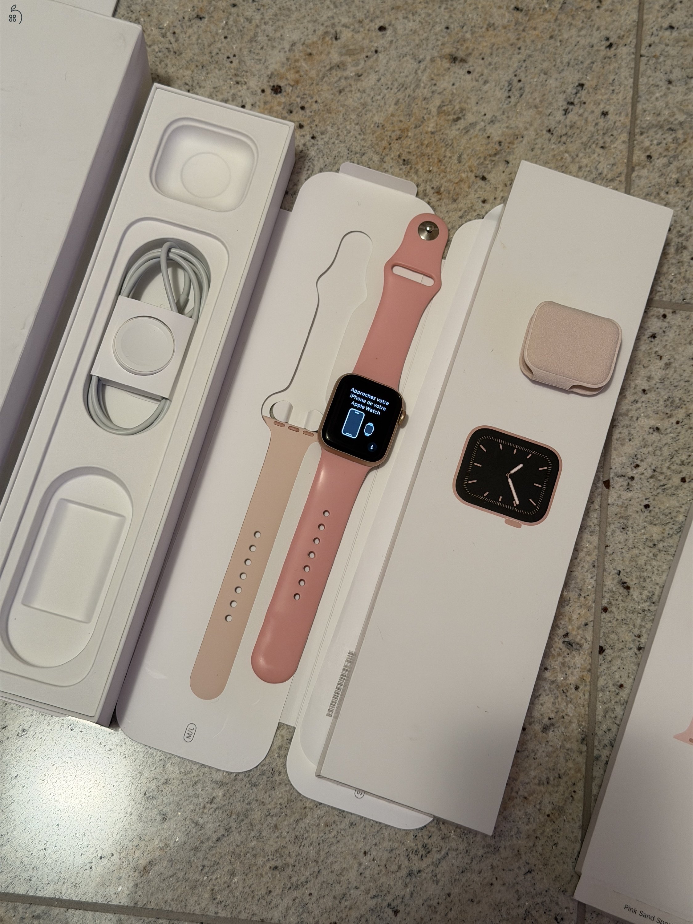Apple Watch Series 5, 40mm,Cellular, arany színű, tökéletes állapotú, minden eredeti tartozékkal 
