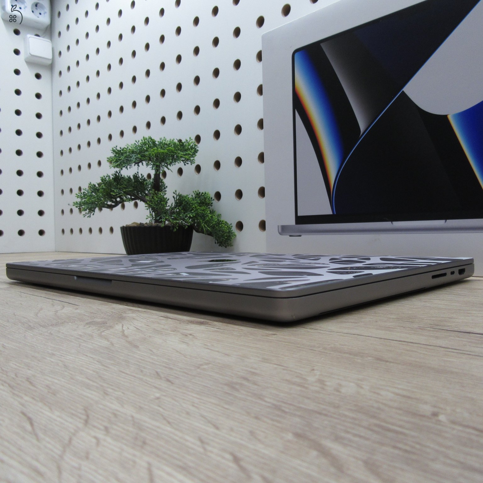 Apple MacBook Pro 16 (2021) M1 Pro 16GB/1TB használt, karcmentes – 87% akku