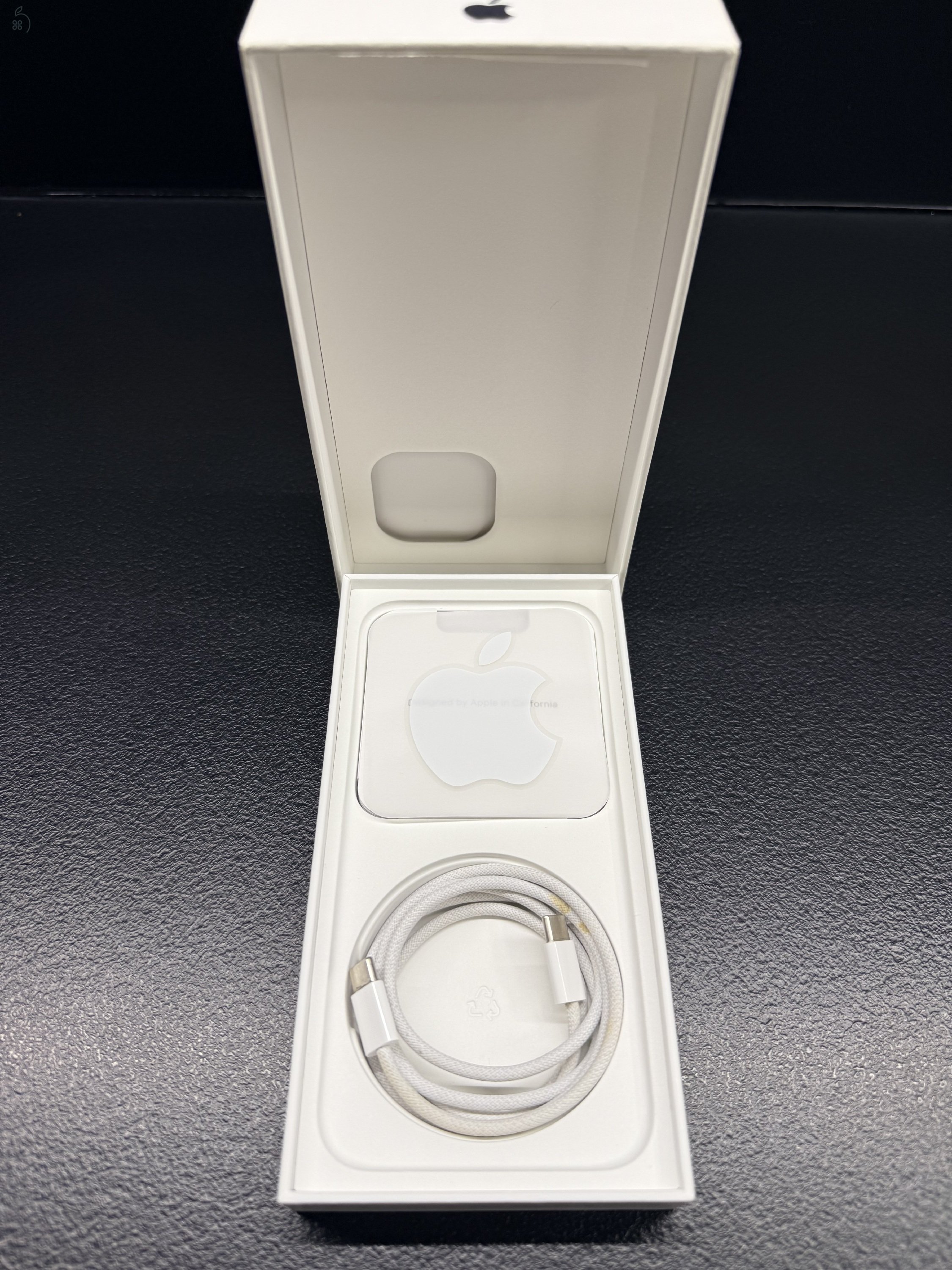 Eladó iPhone 15 Pro Max 256g Kék színben