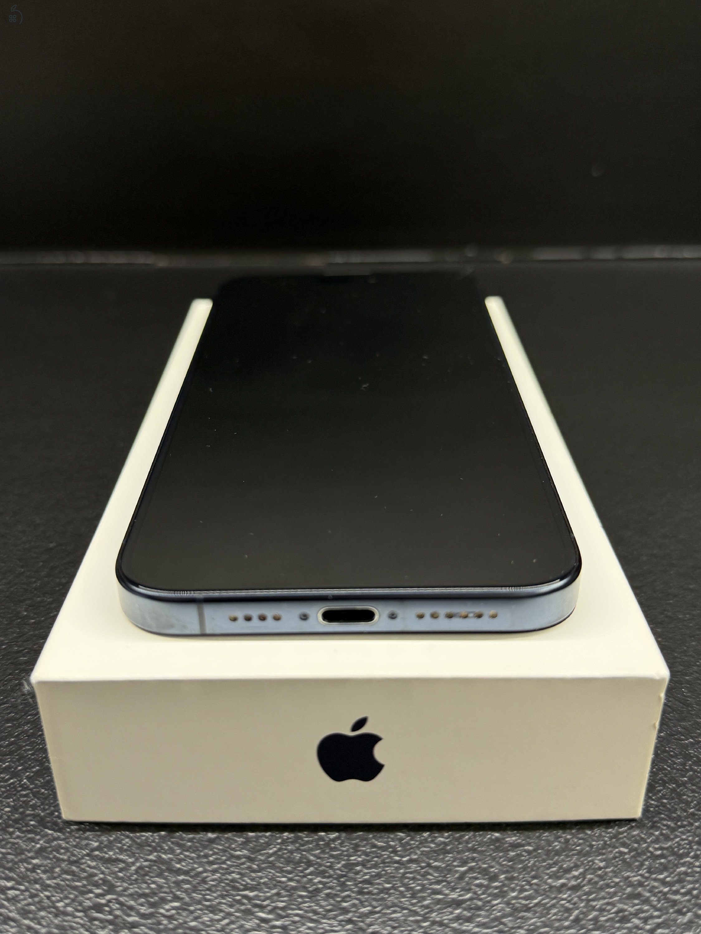 Eladó iPhone 15 Pro Max 256g Kék színben