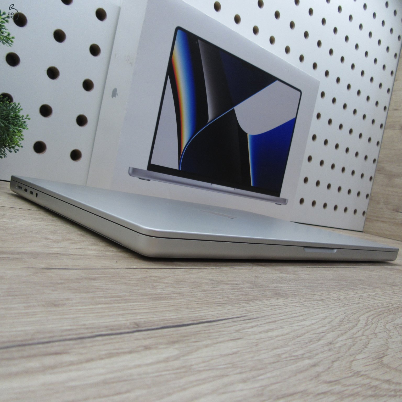 Apple MacBook Pro 16 (2021) M1 Pro 16GB/1TB használt, karcmentes – 84% akku