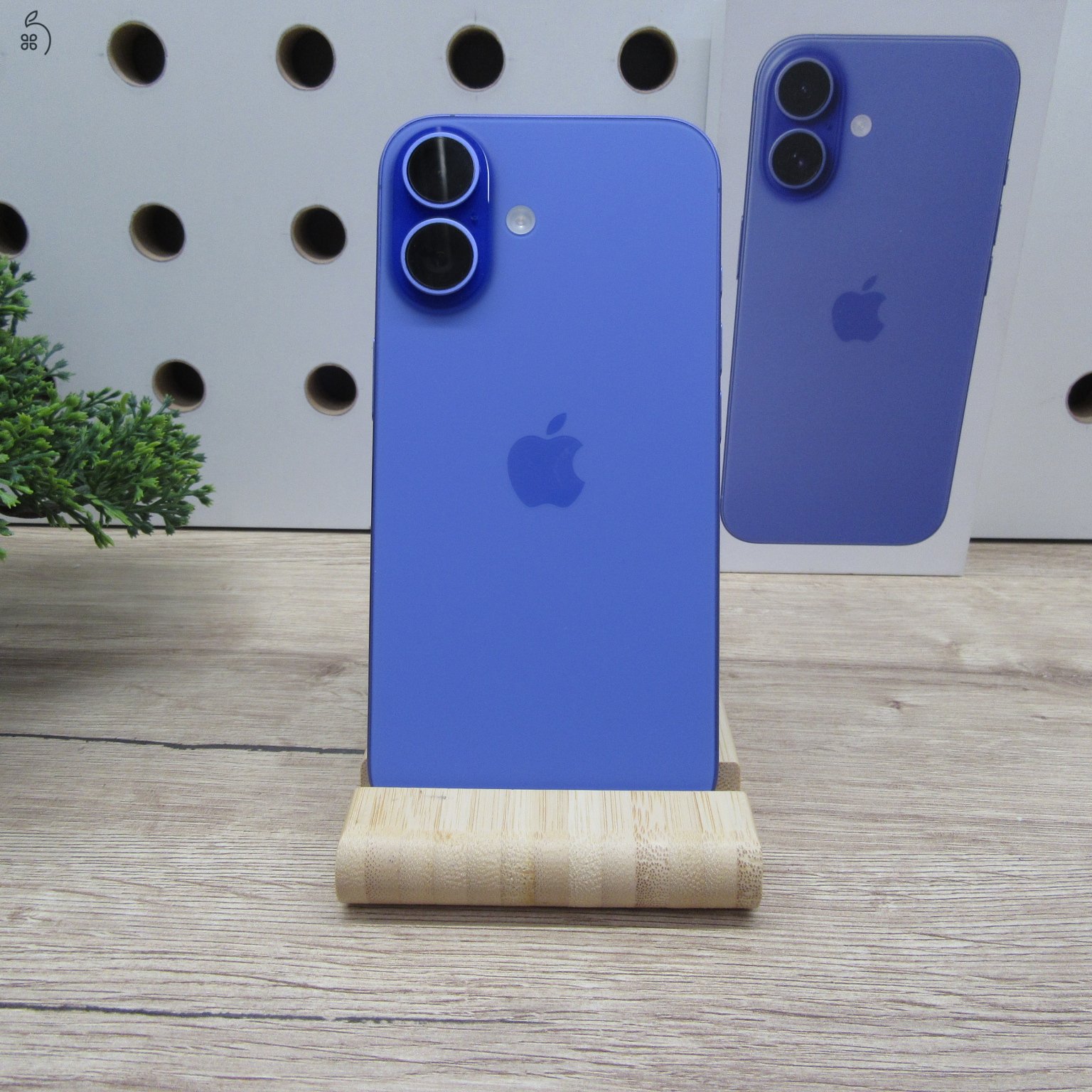 Apple iPhone 16 128GB Ultramarine használt, karcmentes 98% akku – 6 hónap garancia