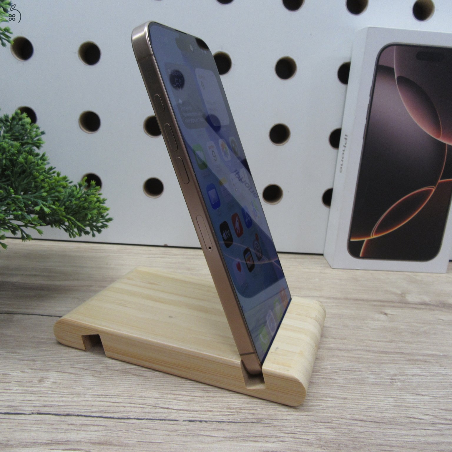 Apple iPhone 16 Pro Max 256GB Desert Titanium – használt, újszerű, 100% akku, 6 hónap garancia