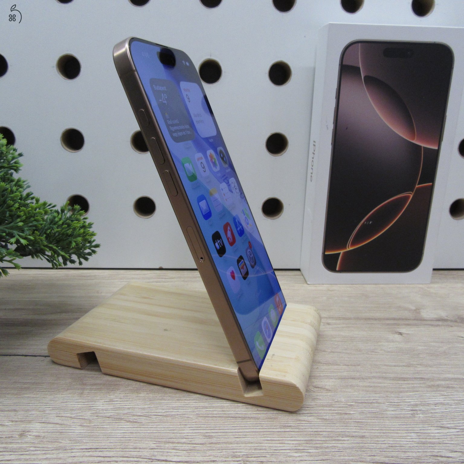 Apple iPhone 16 Pro Max 256GB Desert Titanium – használt, 98% akku, 6 hónap garancia