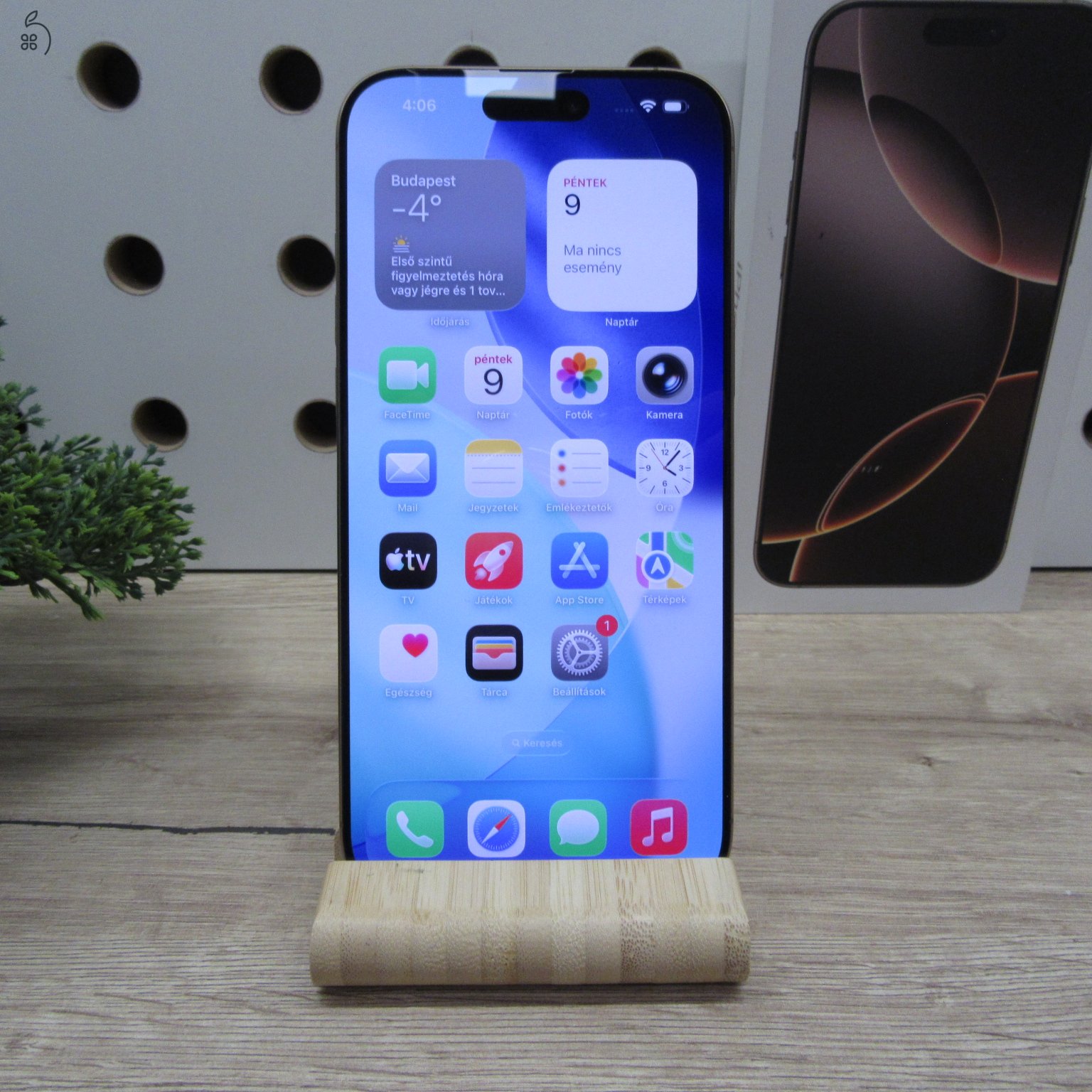 Apple iPhone 16 Pro Max 256GB Desert Titanium – használt, 98% akku, 6 hónap garancia