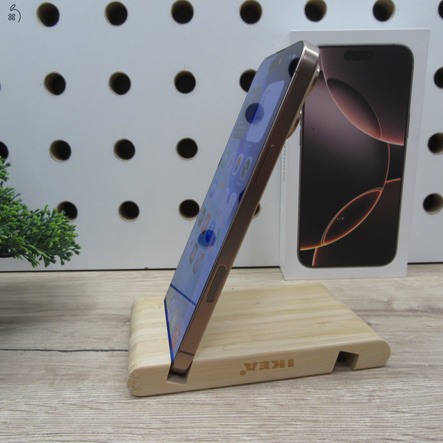 Apple iPhone 16 Pro Max 256GB Desert Titanium – használt, 98% akku, 6 hónap garancia