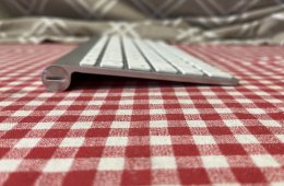 APPLE Wireless billentyűzet sváci kiosztással eladó.