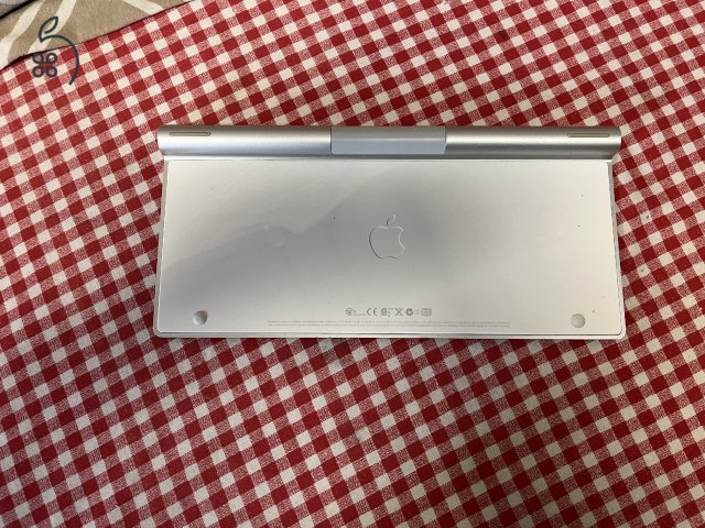 APPLE Wireless billentyűzet sváci kiosztással eladó.