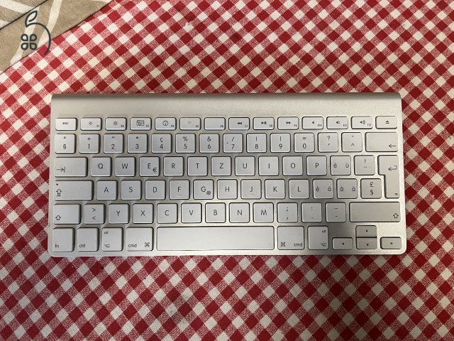 APPLE Wireless billentyűzet sváci kiosztással eladó.