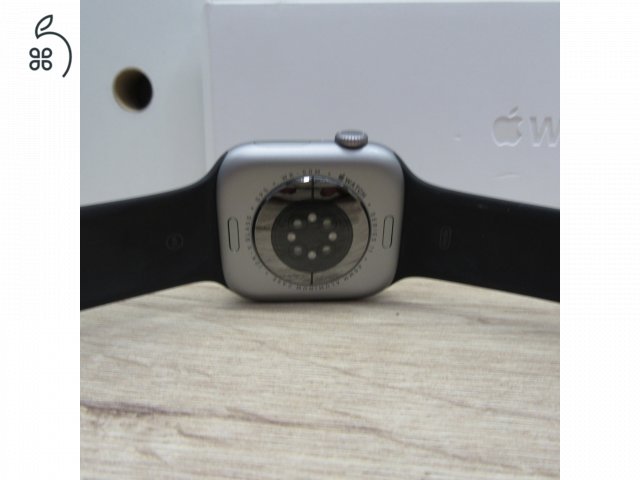 Apple Watch Series 11 46 mm – használt, karcmentes, 100% akku, garanciás 2029.01.08-ig