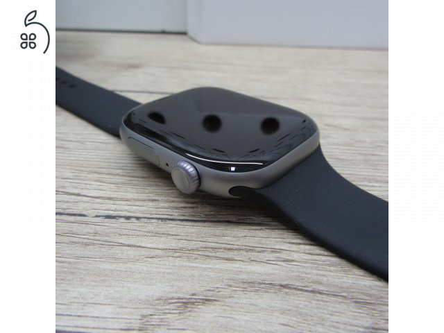 Apple Watch Series 11 46 mm – használt, karcmentes, 100% akku, garanciás 2029.01.08-ig