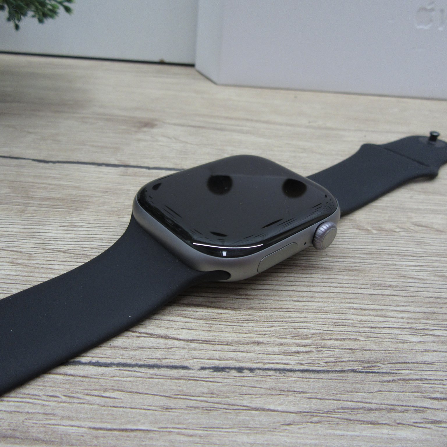 Apple Watch Series 11 46 mm – használt, karcmentes, 100% akku, garanciás 2029.01.08-ig